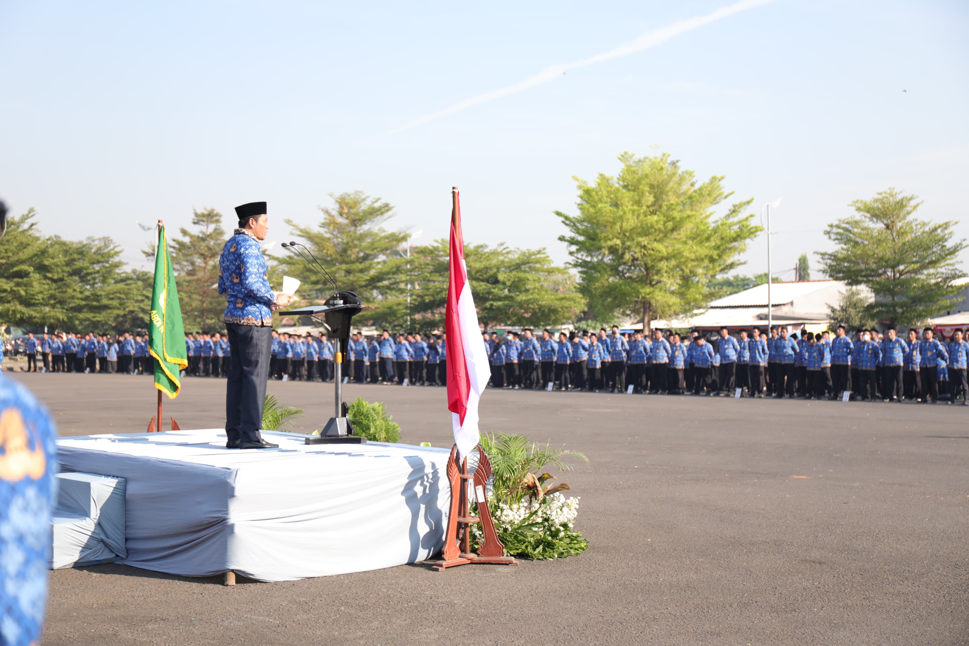 APEL - Plt Bupati Sidoarjo, Subandi memimpin Apel Aparatur Sipil Negara (ASN) yang berlangsung di Mall Pelayanan Publik (MPP) Sidoarjo, Selasa (17/09/2024).