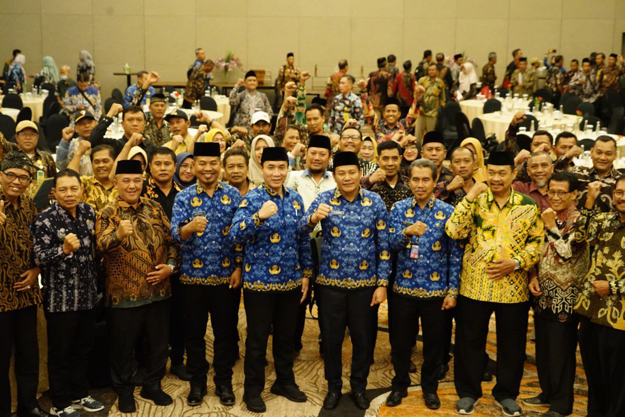 PELATIHAN - Plt Bupati Sidoarjo, Subandi kembali menggelar pelatihan bagi Kepala Desa dan Badan Permusyawaratan Desa (BPD) se Sidoarjo tahap dua di Hotel Mercure Grand Mirama, Surabaya, Selasa (17/09/2024). 