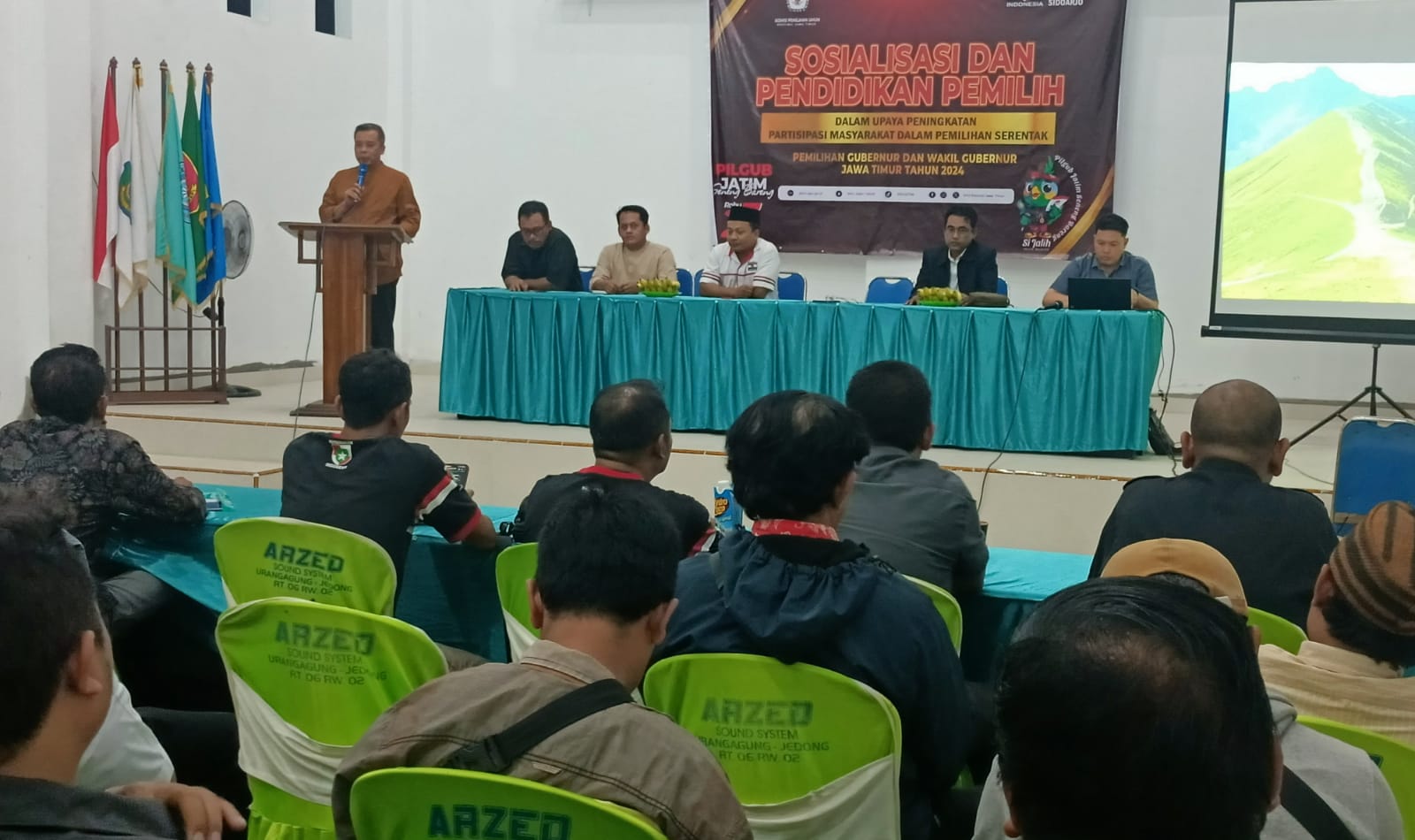 SOSIALISASI - KPU Jatim berkolaborasi dengan Pimpinan Cabang (Pimcab) Perhimpunan Pergerakan Indonesia (PPI) Sidoarjo menggelar Sosialisasi dan Pendidikan Pemilih di BUMDes Mojourangagung, Kecamatan Wonoayu, Sidoarjo, Rabu (18/09/2024).