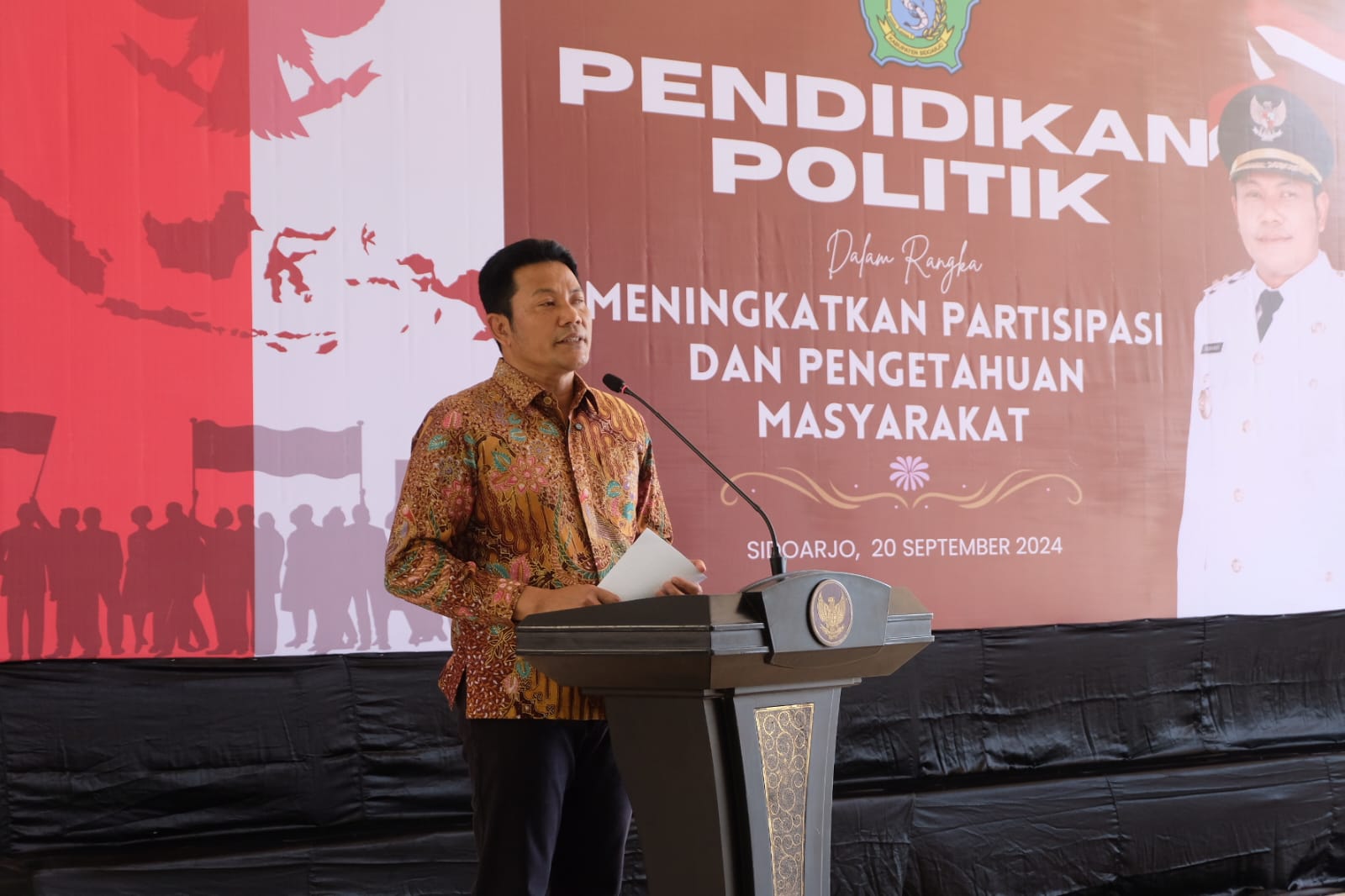 POLITIK - Plt Bupati Sidoarjo, Subandi membuka acara Pendidikan Politik dalam Rangka Meningkatkan Partisipasi dan Pengetahuan Masyarakat yang digelar di Pendopo Delta Wibawa, Sidoarjo, Jum'at (20/09/2024).