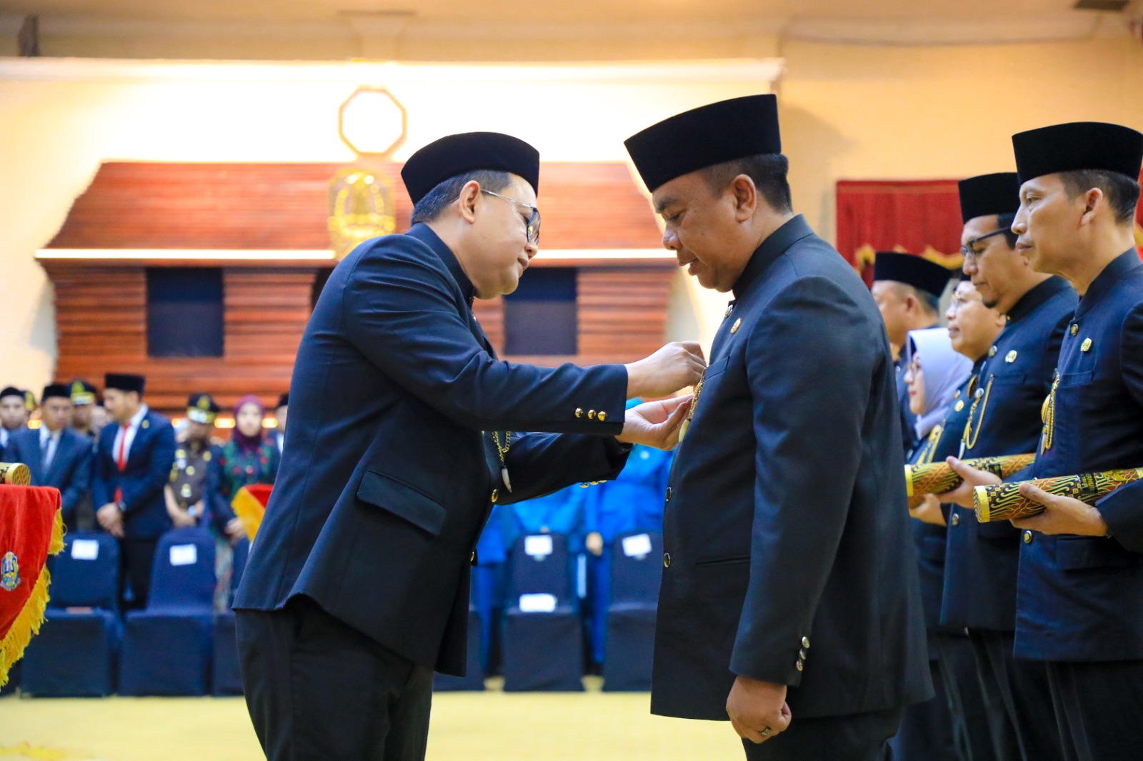 DILANTIK - Pj Gubernur Jatim, Adhy Karyono melantik Pjs Bupati Sidoarjo, Muhammad Isa Anshori menggantikan Plt Bupati Sidoarjo, Subandi yang memasuki masa cuti, Selasa (24/09/2024).