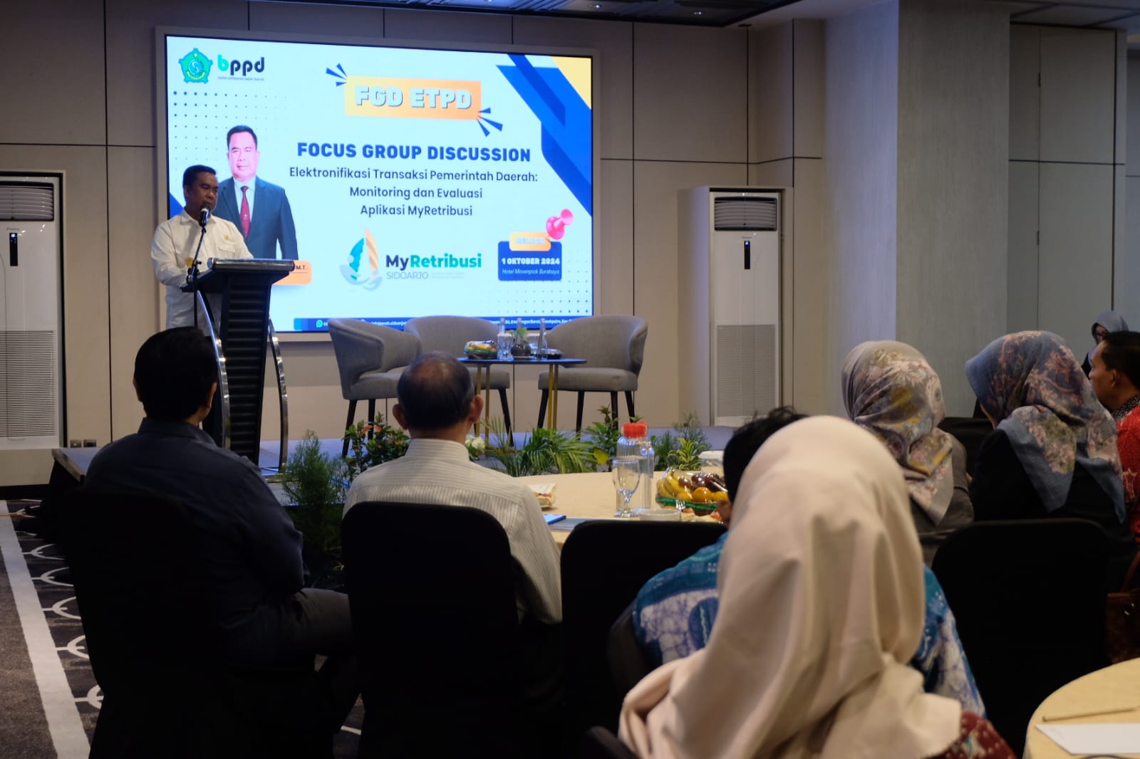 FGD - Pjs Bupati Sidoarjo, Muhammad Isa Anshori membuka FGD soal Elektronifikasi Transaksi Pemerintah Daerah (ETPD), Pemkab Sidoarjo menggelar Forum Group Discussion ETPD di Hotel Movenpick Surabaya, Selasa (01/10/2024). 