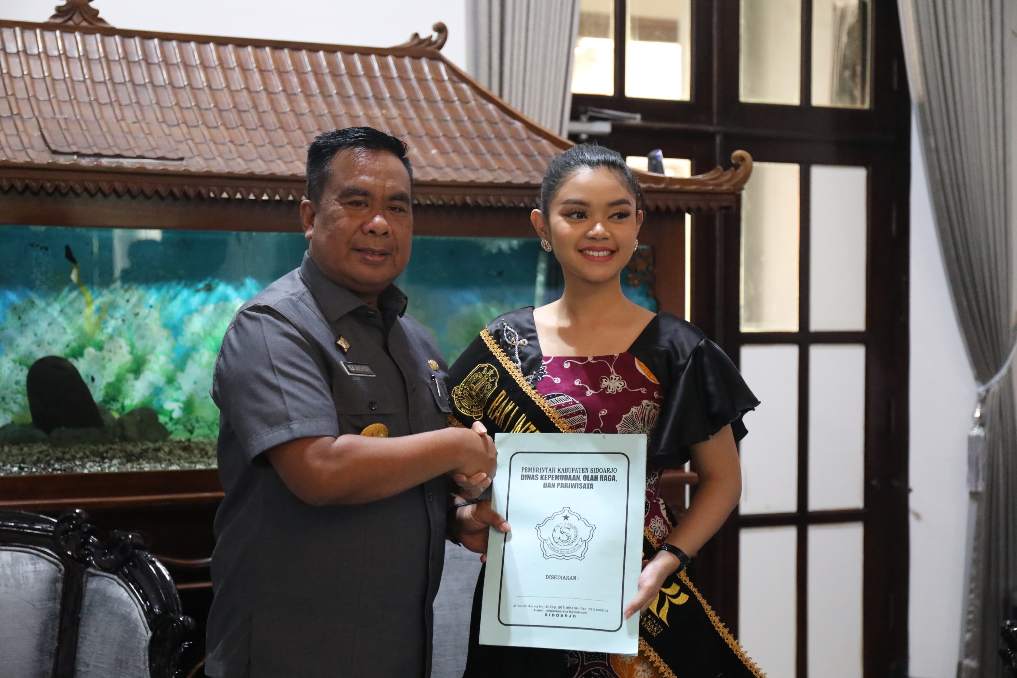 AUDIENSI - Pjs Bupati Sidoarjo, Muhammad Isa Anshori saat menerima audiensi Raka Raki Jatim dan Kepala Disporapar Pemkab Sidoarjo di Pendopo Delta Wibawa, Selasa (08/10/2024).