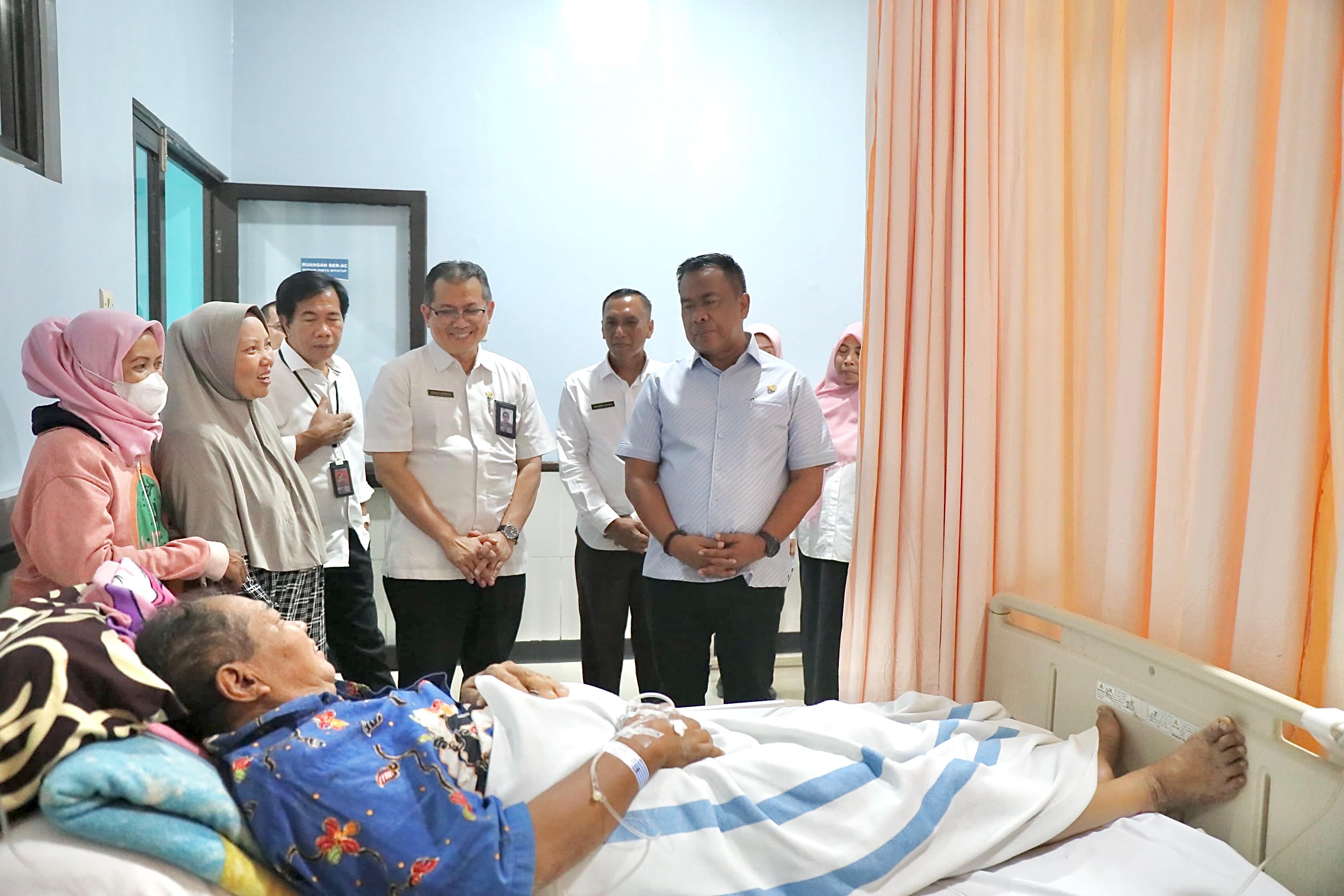 SIDAK - Pjs Bupati Sidoarjo, Muhammad Isa Anshori melakukan kunjungan ke RSUD Notopuro Sidoarjo untuk memastikan kualitas pelayanan di rumah sakit bertipe A itu, Rabu (09/10/2024).
