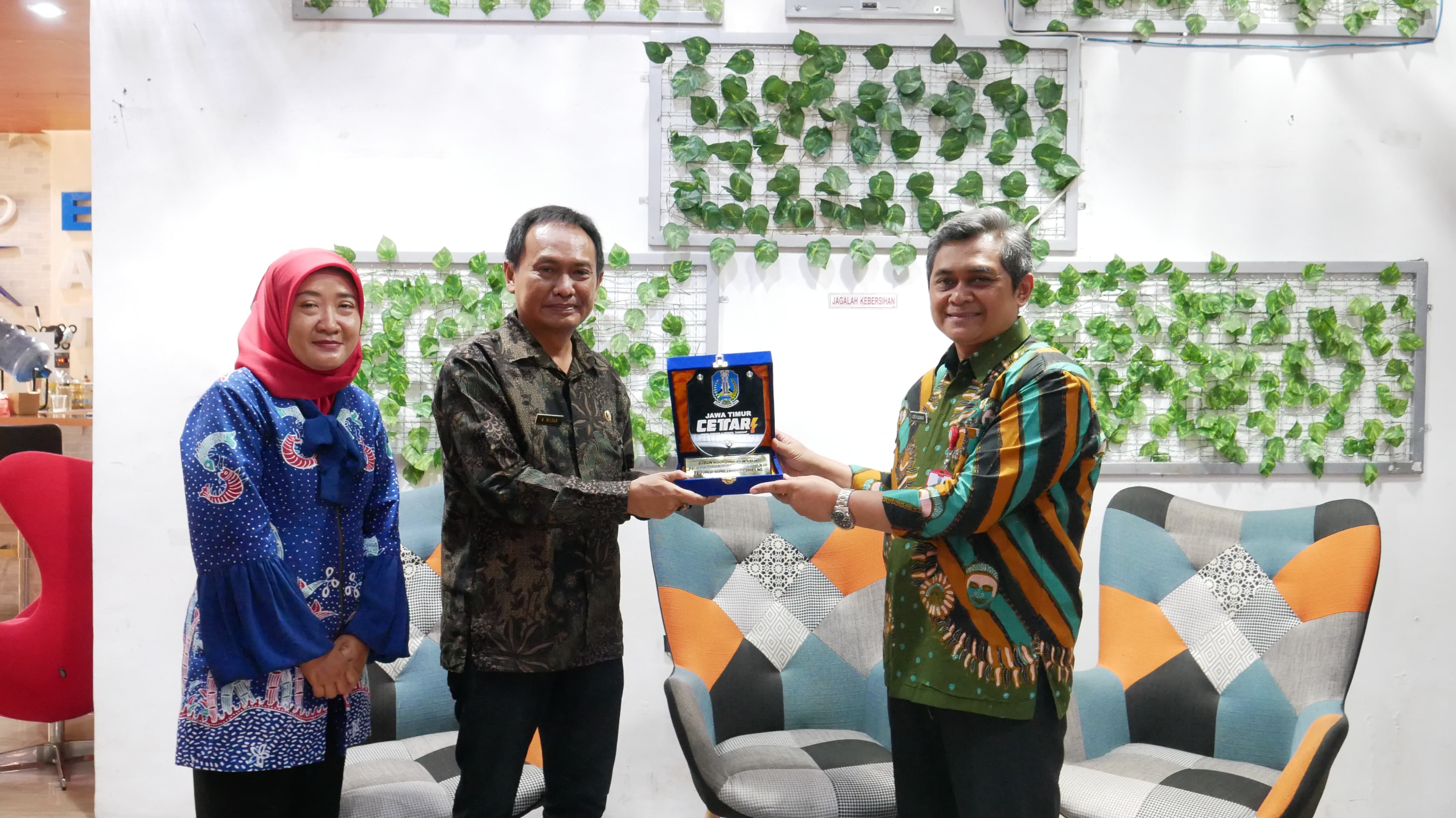 LAYANAN PENGADUAN - Dinas Komunikasi dan Informatika (Diskominfo) Pemkab Sidoarjo yang menaungi kanal layanan pengaduan melaksanakan kegiatan benchmarking pengelolaan pengaduan publik di EJSC Kota Malang, Kamis (10/10/2024).