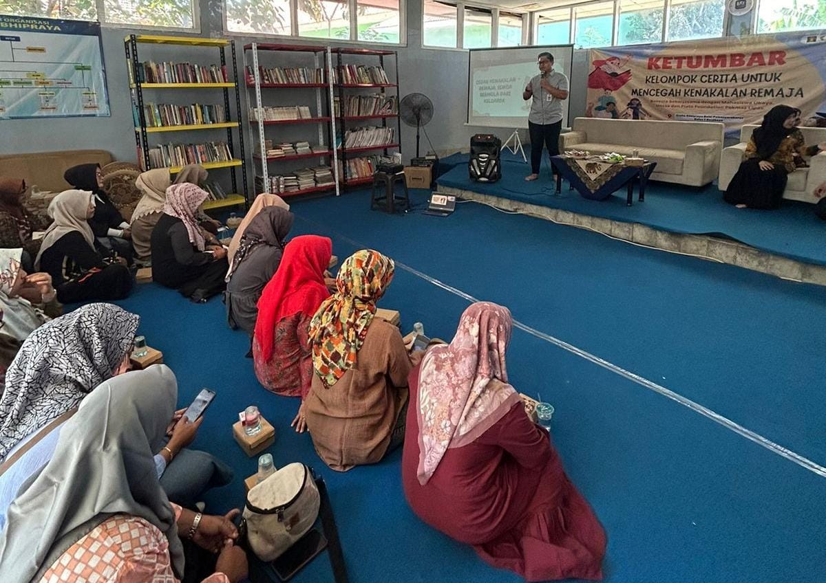 KETUMBAR - KETUMBAR dihadiri ibu-ibu Kelurahan Juwetkenongo Kecamatan Porong berkolaborasi dengan konsultan Plato dan Mahasiswa Psikologi Universitas Surabaya dan Universitas Negeri Surabaya di Griya Abhipraya Porong Bapas Surabaya, Sabtu (12/10/2024).