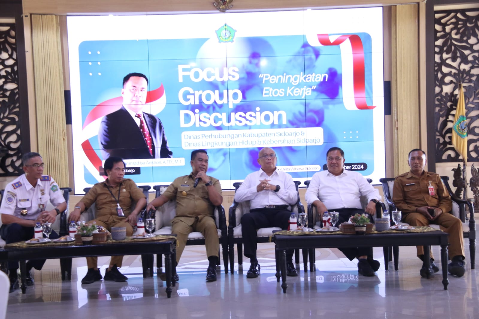 FGD - Pjs Bupati Sidoarjo, Muhammad Isa Anshori secara resmi membuka Focus Group Discussion (FGD) mengenai peningkatan etos kerja di Pendopo Delta Wibawa, Senin (14/10/2024).