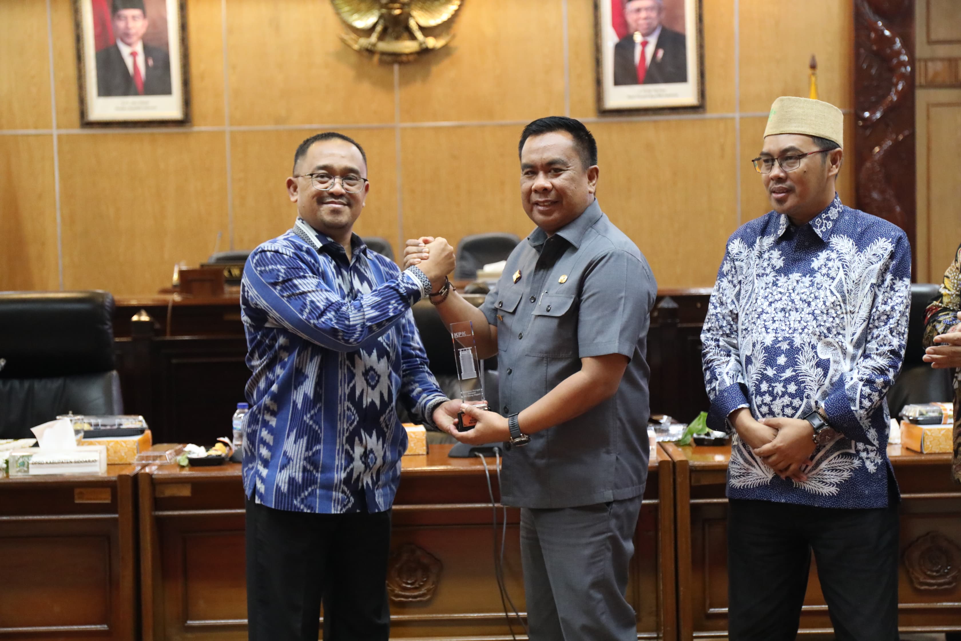 RAKOR - Pemerintah Kabupaten (Pemkab) bersama DPRD Kabupaten Sidoarjo menggelar Rapat Koordinasi Pemberantasan Korupsi di Ruang Paripurna DPRD Kabupaten Sidoarjo, Selasa (15/10/2024). 