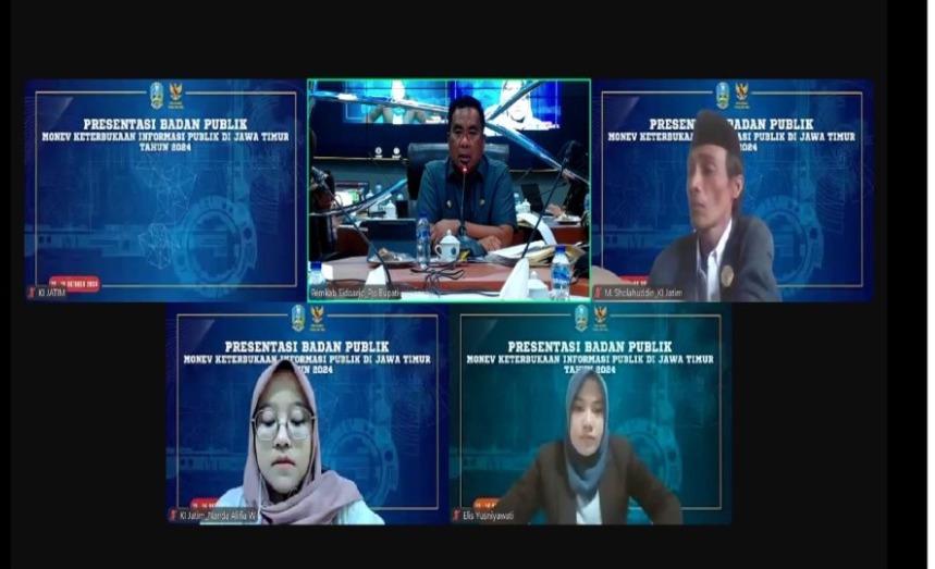 MONEV - Pjs Bupati Sidoarjo, Muhammad Isa Ansori saat Komisi Informasi Provinsi Jawa Timur menggelar Monitoring Evaluasi (Monev) Keterbukaan Informasi Publik secara online Zoom Meeting, Selasa (15/10/2024). 