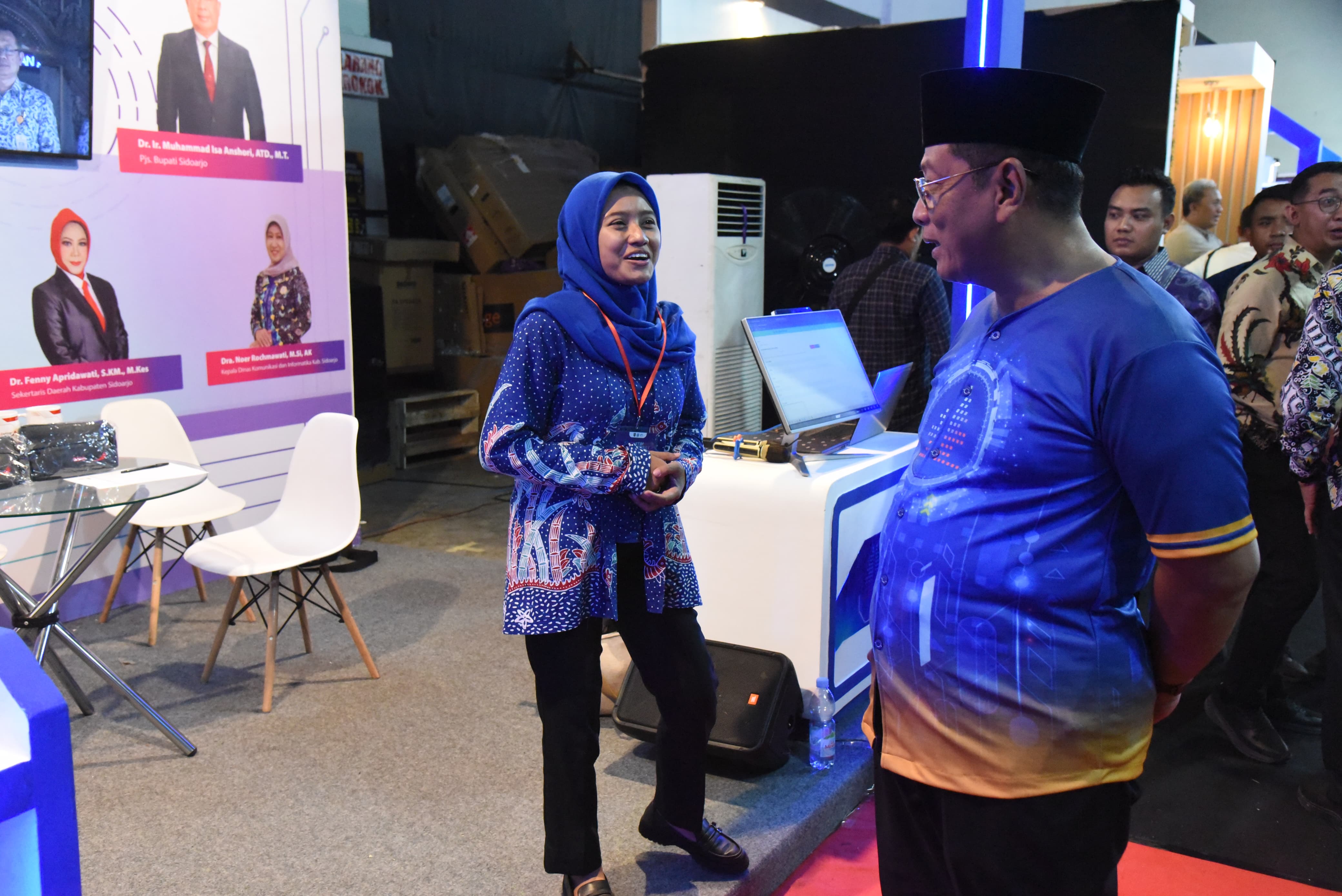 PEMBUKAAN - Pj Gubernur Jawa Timur, Adhi Karyono membuka Jatim Digifest 2024 di GOR Rangga Jaya Anoraga Kabupaten Tuban yang juga diikuti Dinas Kominfo Pemkab Sidoarjo, Selasa (22/10/2024) malam.