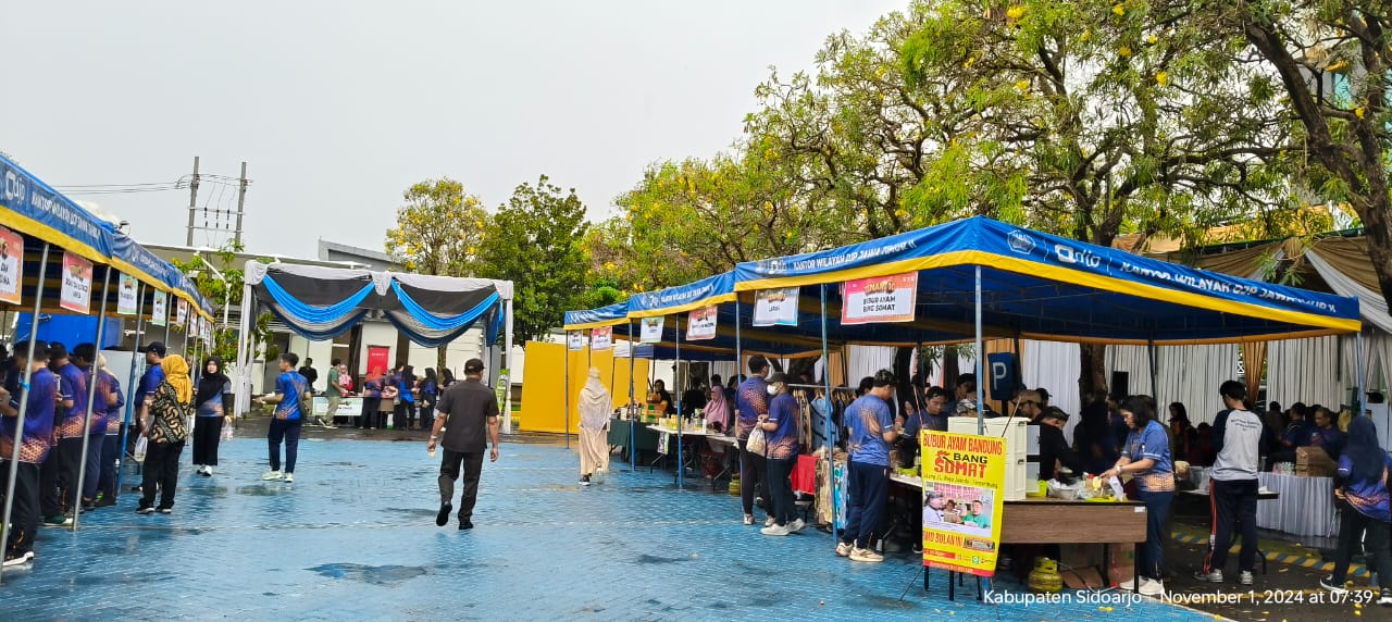 MARKET DAY - Kantor Wilayah DJP Jawa Timur (Jatim) II bersama KPP Madya Sidoarjo dan KPP Sidoarjo Barat menggelar kegiatan Bussiness Development Services (BDS) dan market day dengan komunitas UMKM mitra di halaman Kanwil DJP Jatim II, Jumat (01/11/2024).