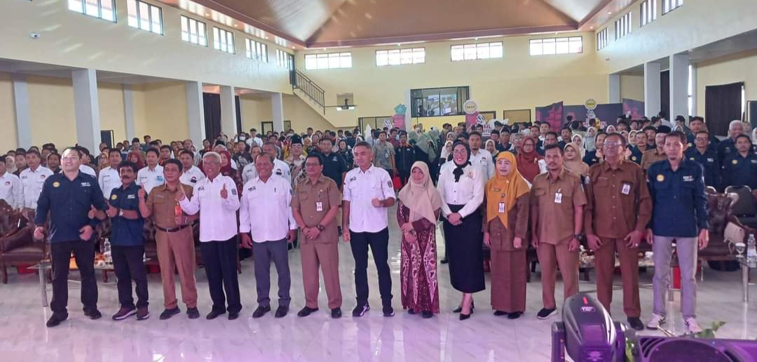 BUKA - Kepala Cabang Dinas (Kacabdin) Pendidikan Provinsi Jatim Wilayah Surabaya dan Sidoarjo, Dr Lutfi Isa Anshori dan Ketua MKKS SMK Swasta Sidoarjo, Dr Kisyanto membuka acara LKS SMK se Sidoarjo di Aula SMK YPM 8 Sidoarjo, Selasa (20/02/2024).