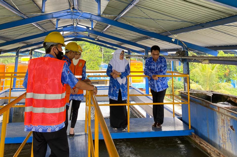 TAMBAHAN KAPASITAS - Perumda Delta Tirta Sidoarjo bakal menambah kapasitas air di setiap IPA salah satunya memanfaatkan Sungai Long Storage Kalimati, Kecamatan Tarik untuk mencapai target cakupan layanan 100 persen, Senin (04/11/2024).