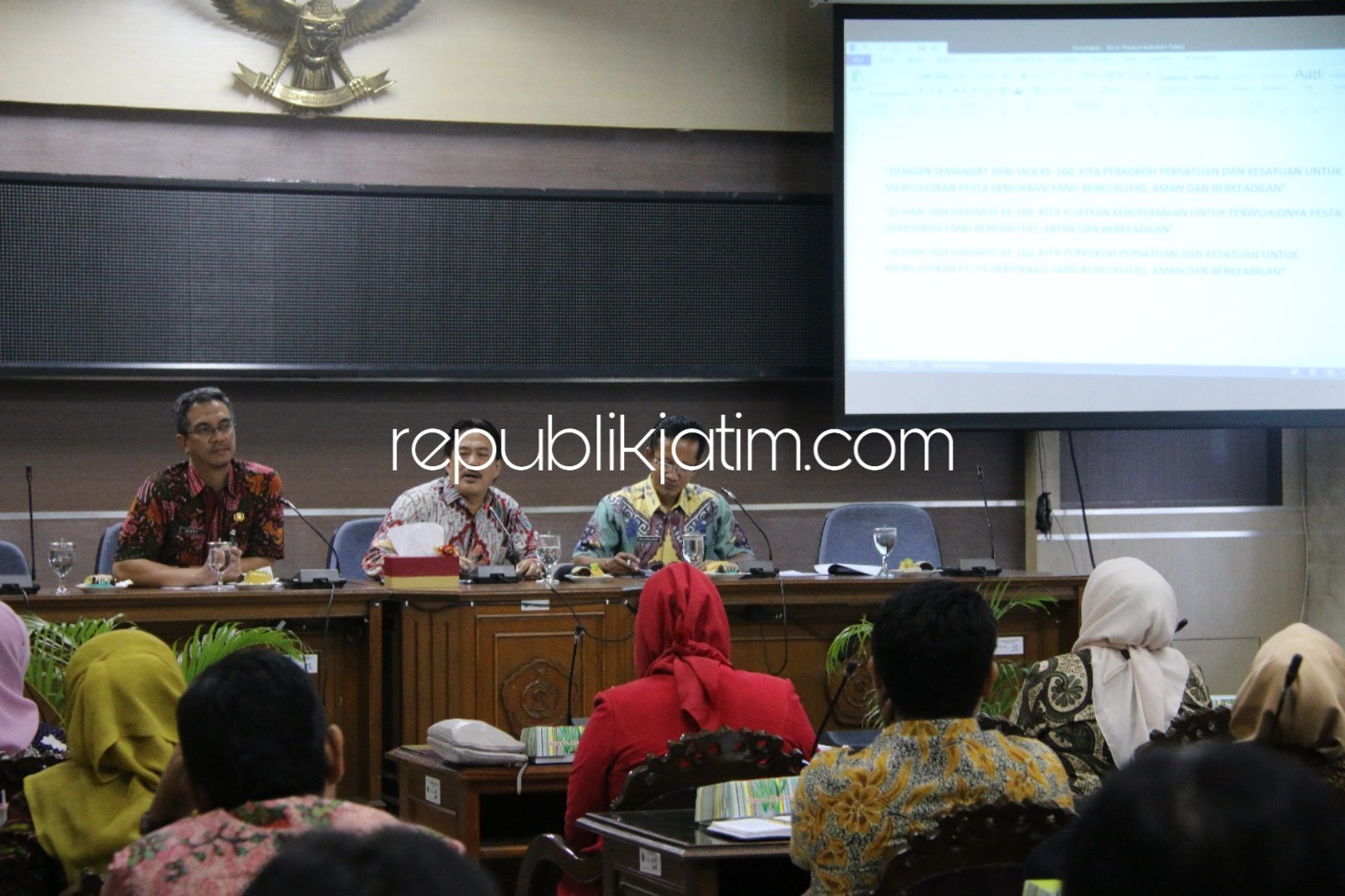 HARI JADI - Wakil Bupati Sidoarjo, Nur Ahmad Syaifuddin memimpim rapat pelaksanaan Hari Jadi Kabupaten Sidoarjo ke 160 di Ruang Delta Karya Pemkab Sidoarjo, Selasa (08/01/2019).