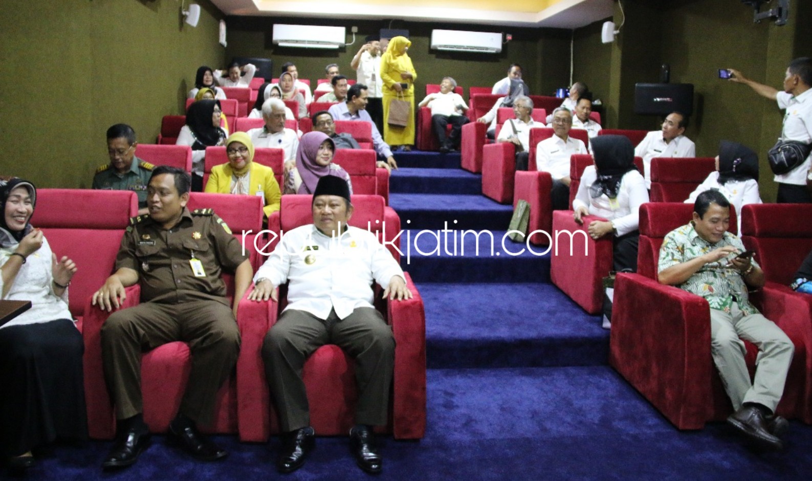LAUNCHING - Bupati Sidoarjo, Saiful Ilah melauching Bioskop Mini (Home Theater) Literasi Anak dan Motor Pintar di kantor Dinas Perpustakaan dan Arsip Pemkab Sidoarjo, Rabu (16/01/2019).