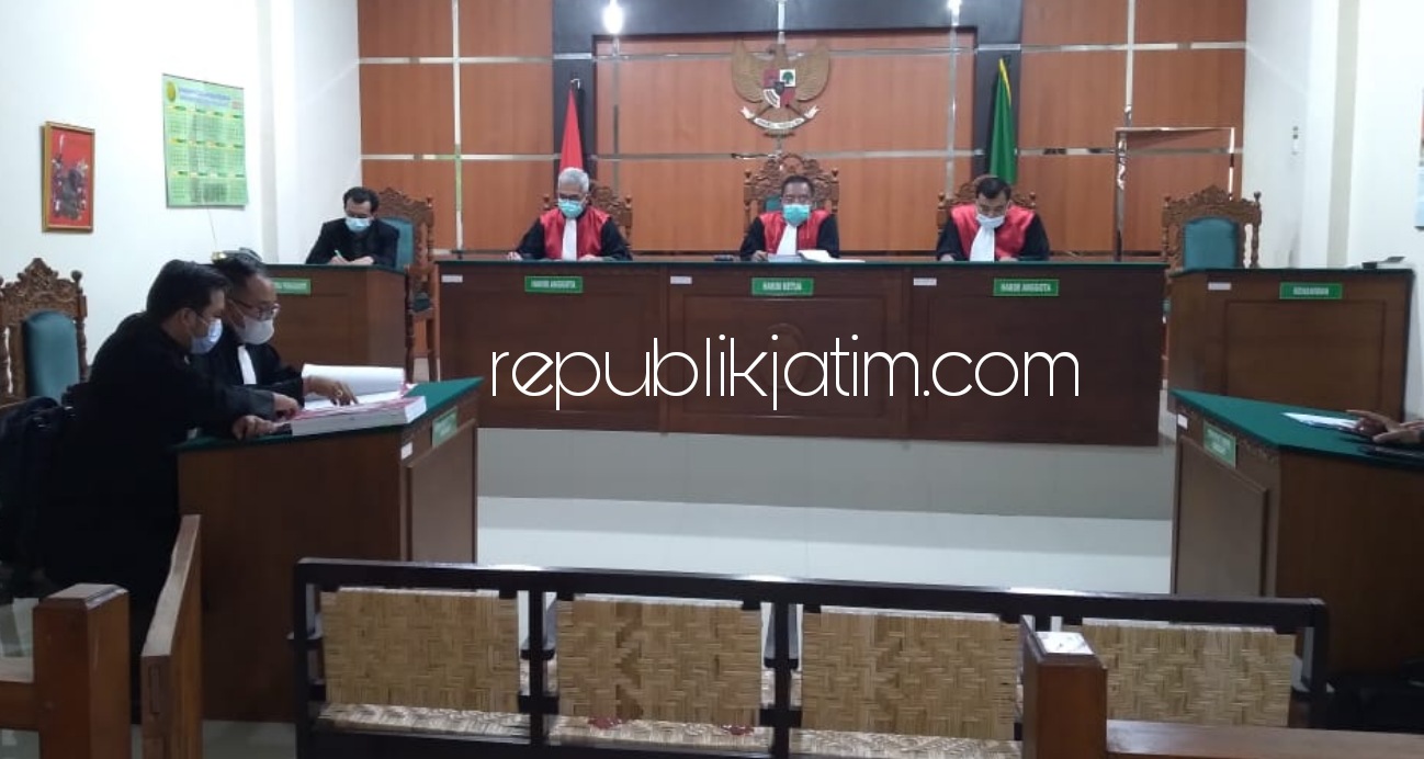 TUNDA - Sidang Tindak Pidana Pemilu soal ujaran kebencian di Pengadilan Negeri Ponorogo ditunda lantaran ketidakhadiran terdakwa akibat JPU tak mengirimkan surat panggilan, Selasa (19/01/2021).