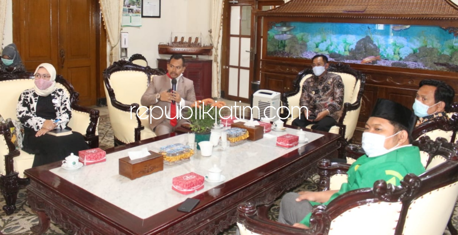 PAPARAN - Pj Bupati Sidoarjo, Hudiyono dan tim TAPD Pemkab Sidoarjo menyambut paparan program VISA di Pendopo Delta Wibawa, Sidoarjo, Selasa (19/01/2021).