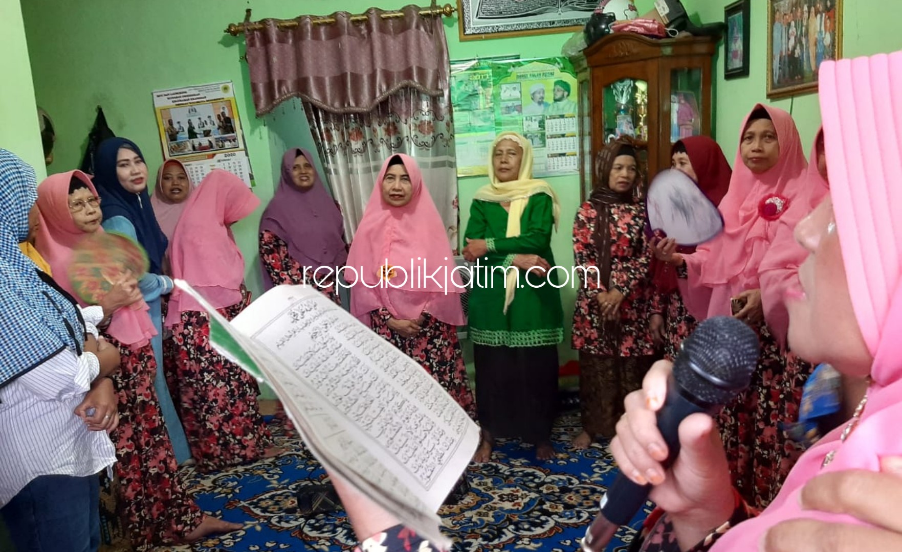 DOA BERSAMA - Pembacaan Diba' Dan Do'a Bersama Jamaah Bakungtemenggungan, Kecamatan Balongbendo, Sidoarjo agar Pilkades aman, Minggu (19/01/2020).