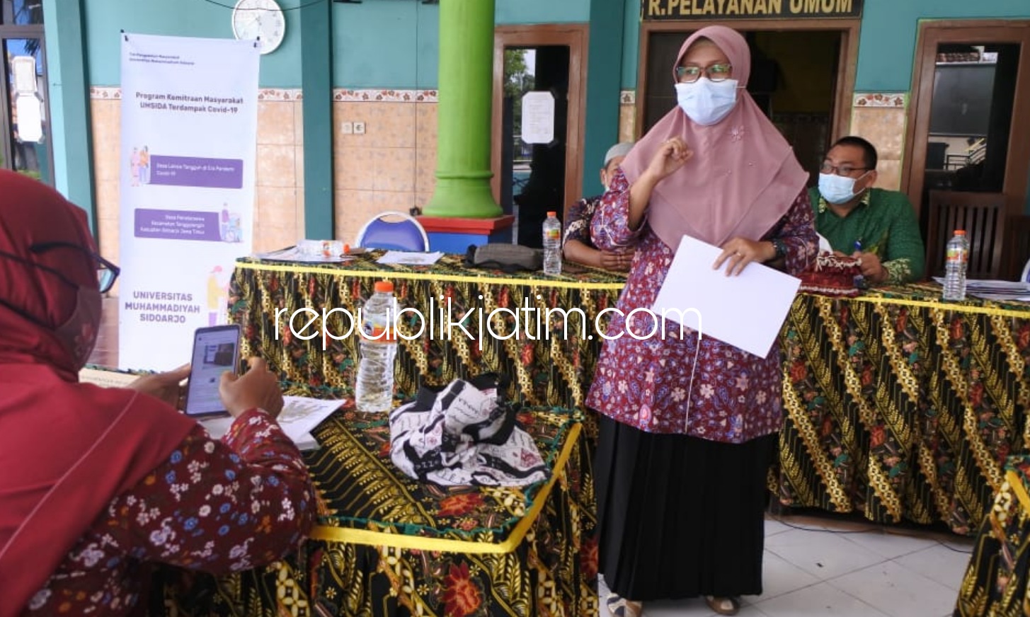 PELATIHAN - Tim Abdimas Prodi S-1 Kebidanan, Fakultas Kesehatan, Universitas Muhammadiyah Sidoarjo (Umsida) menggelar Pelatihan Akupresur bagi lansia di Kantor Desa Penatarsewu, Kecamatan Tanggulangin, Sidoarjo, Rabu (13/01/2021) lalu.