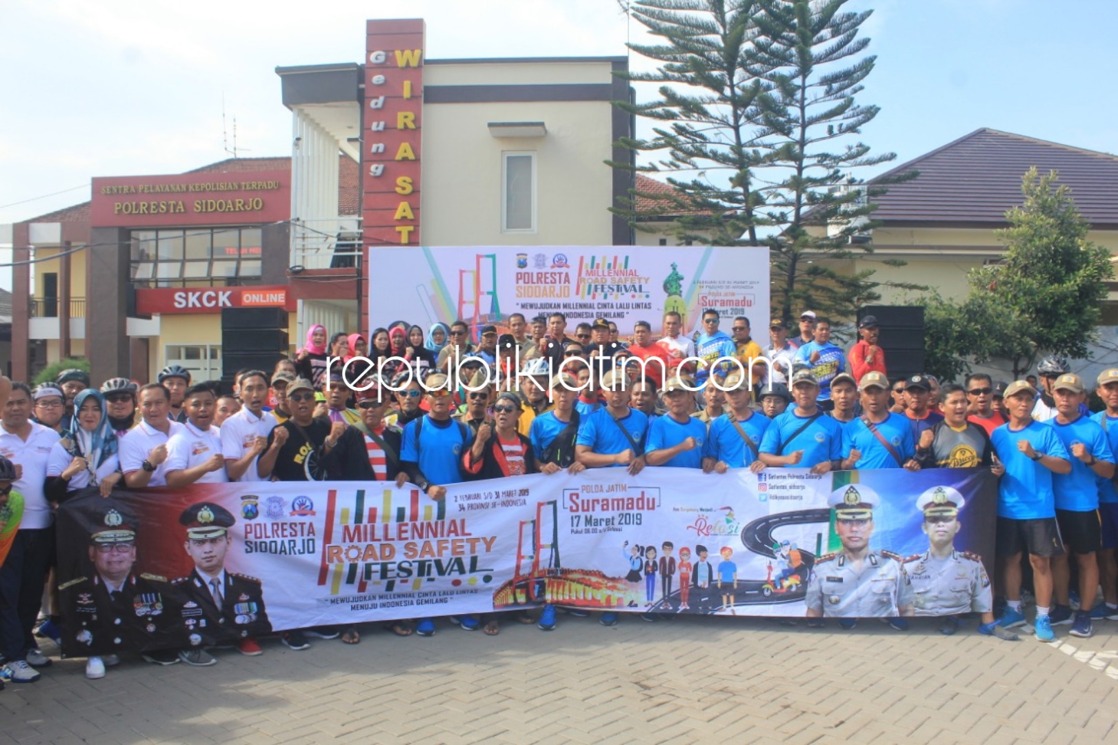 GOWES - Polresta Sidoarjo menggelar acara Gowes Millenial untuk mencegah angka kecelakaan dengan korban terbanyak dari kalangan remaja, Sabtu (26/01/2019).