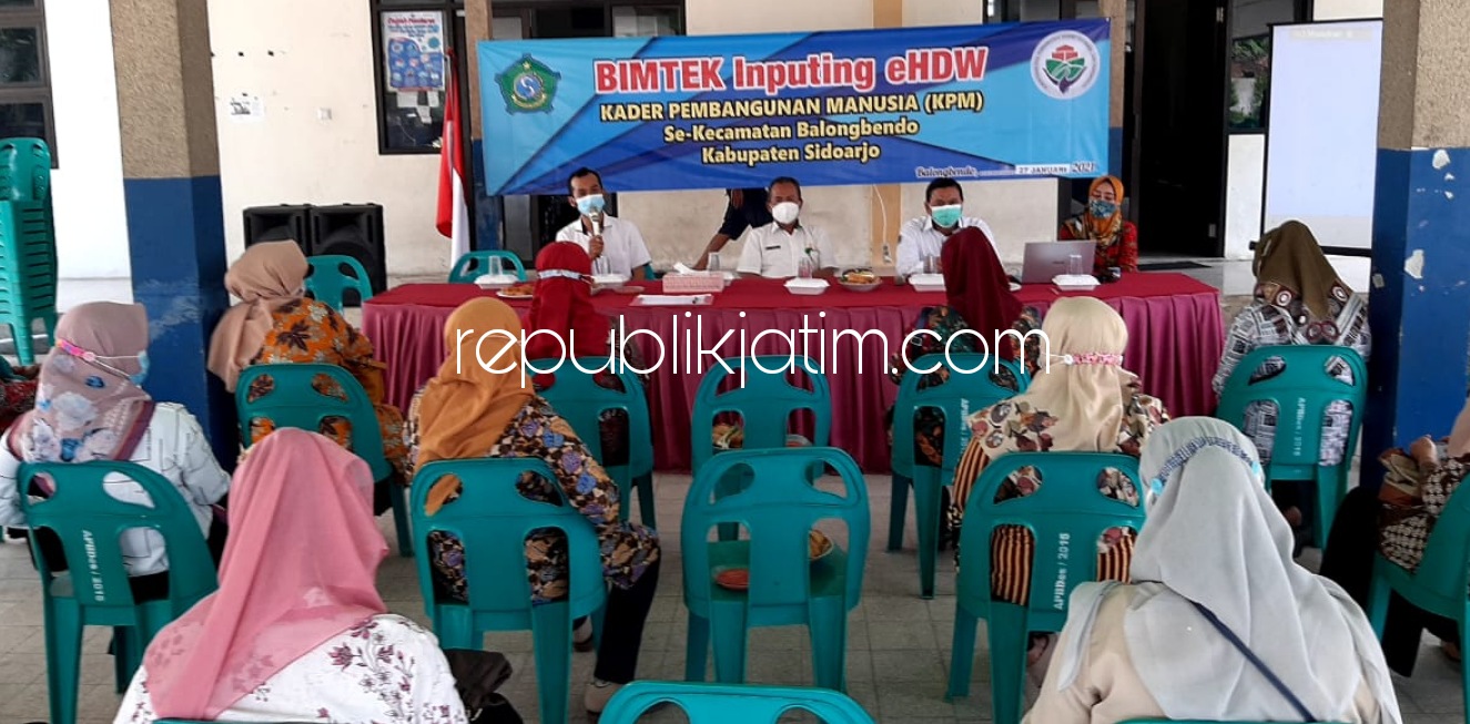 BINTEK - Sebanyak 20 KPM mengikuti Bimbingan Teknis (Bintek) dilatih inputing e-HDW oleh Pendamping Desa dari Kecamatan Balongbendo dan Dinas P3MD Pemkab Sidoarjo, Rabu (27/01/2021).