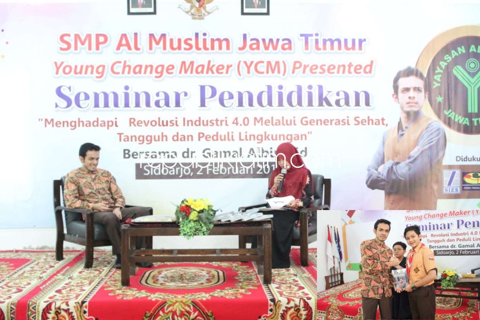SEMINAR - Para siswa SMP Al Muslim yang tergabung dalam Young Change Maker (YCM) menggelar Seminar Pendidikab dengan pembiacara dr Gamal Albinsaid dokter inovator kesehatan, Sabtu (02/02/2019).