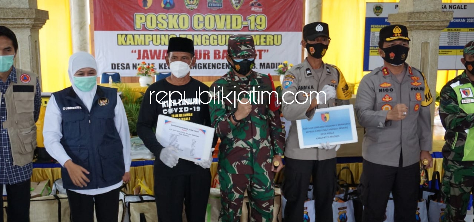 GUBERNUR - Rombongan Forkopimda Jatim dipimpin Gubernur Jatim, Khofifah Indar Parawansa mengunjungi Kampung Tangguh Semeru (KTS) Desa Ngale, Kecamatan Pilangkenceng, Kabupaten Madiun, Minggu (07/02/2021).