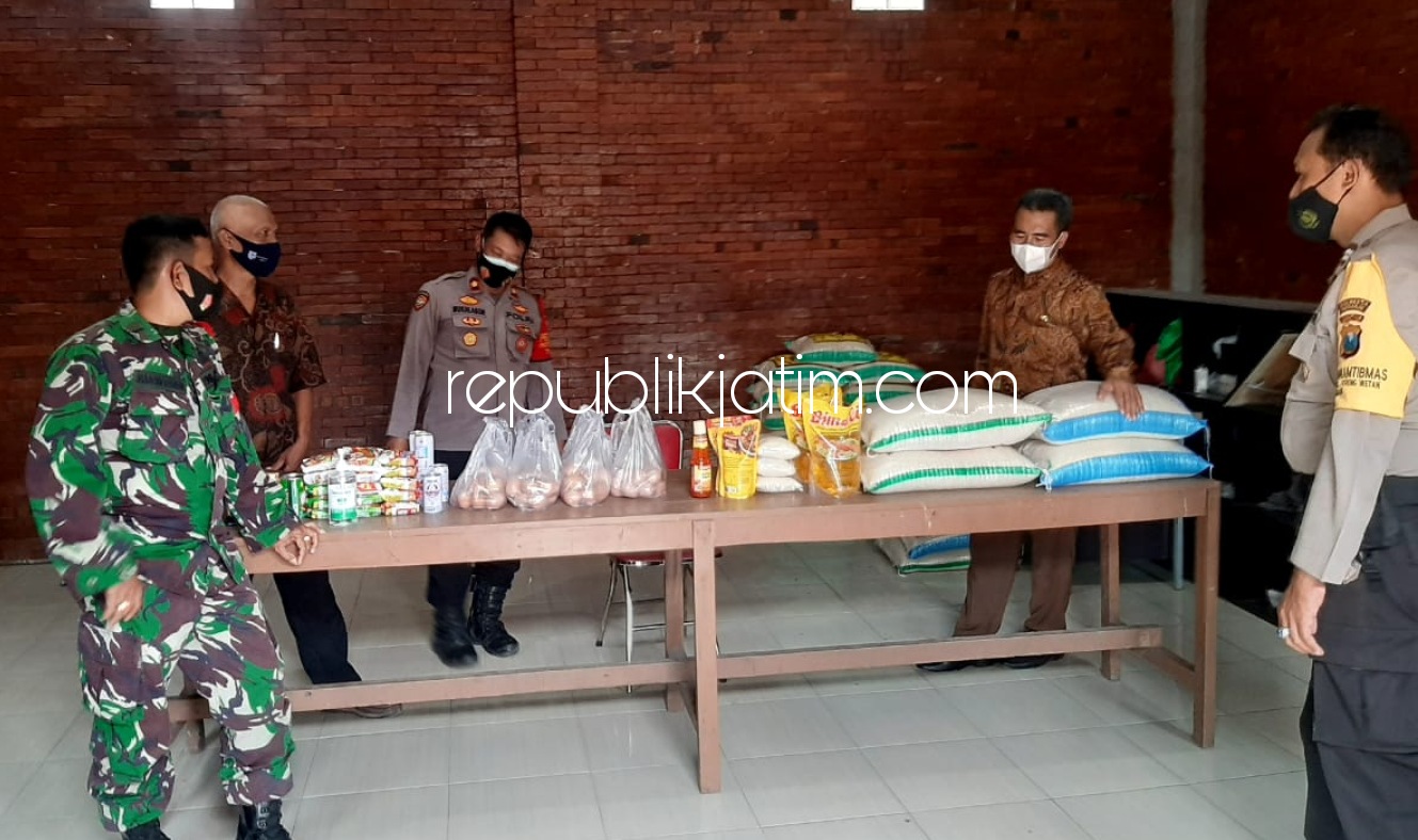 LAUNCHING - Sejumlah desa di Kecamatan Krian melaunching Kampung Tangguh Semeru mulai Desa Tempel, Sidomojo dan Terungwetan dipimpin Kapolsek Krian, Kompol Mukhlason dan Plt Camat Krian, Probo Agus Sunarno selama PPKM Mikro, Kamis (11/02/2021).