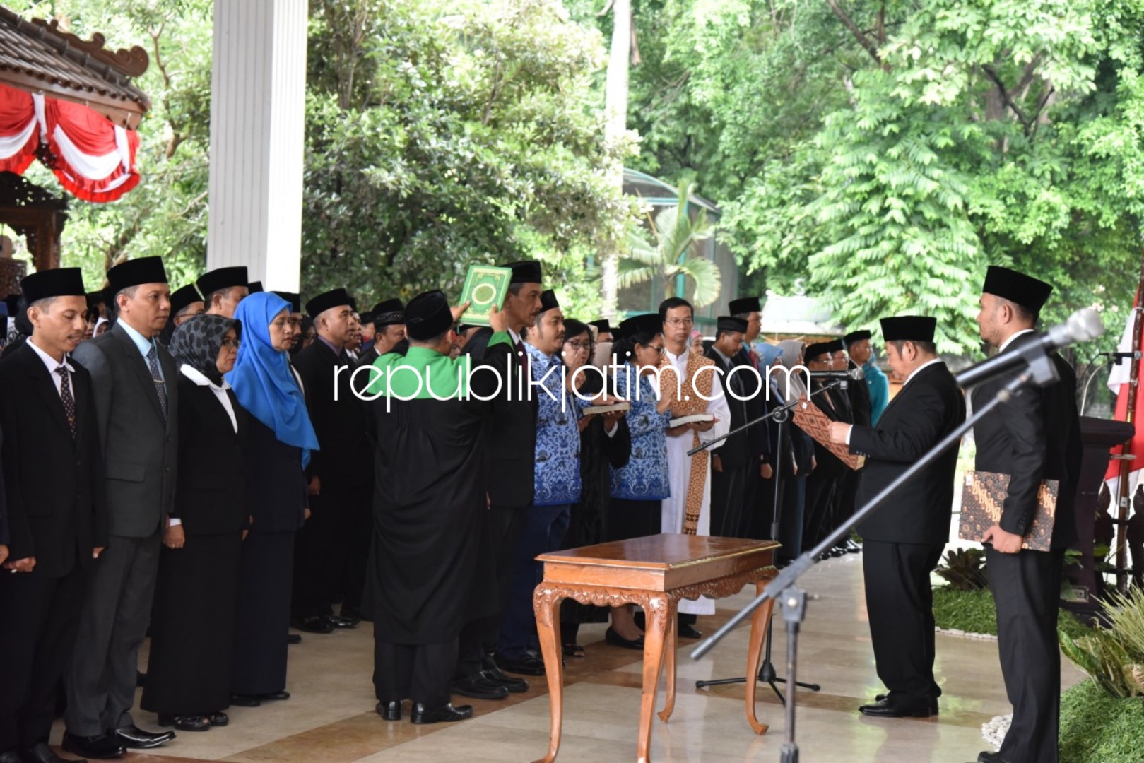 LANTIK - Bupati Sidoarjo, Saiful Ilah melantik 393 pejabat struktural dan fungsional di lingkungan Pemkab Sidoarjo, Selasa (12/02/2019).