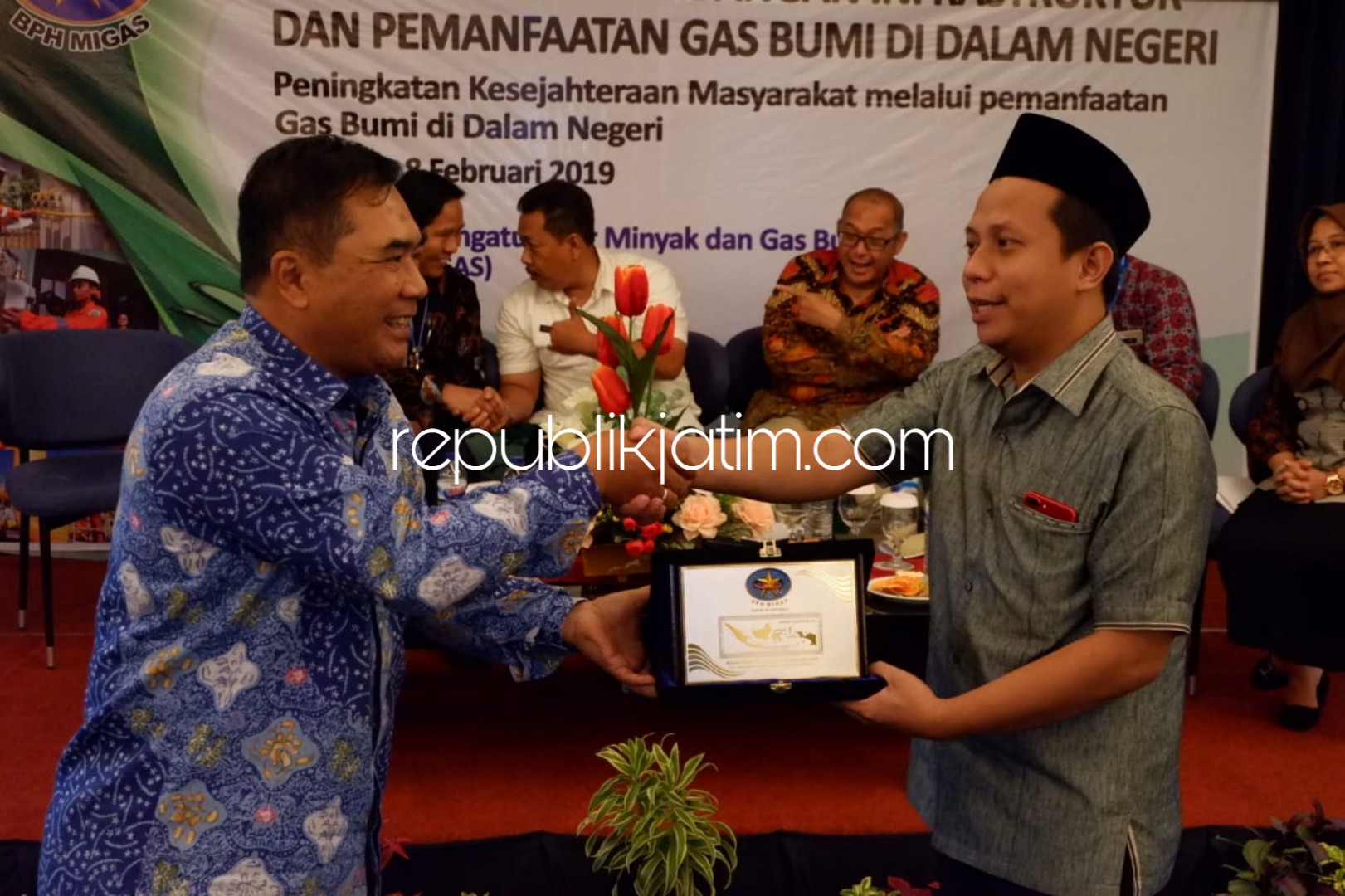 SOSIALISASI - Wakil Ketua Komisi VII DPR RI, Syaikhul Islam Ali mensosialisasikan manfaat gas bumi untuk warga Sidoarjo bersama Badan Pengatur Hilir Minyak dan Gas Bumi (BPH Migas) di Hotel Luminor Sidoarjo kemarin.