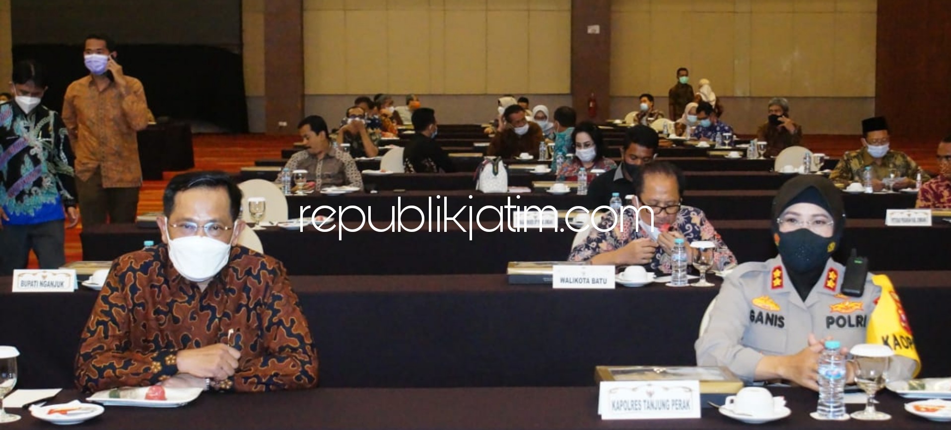 Dana Desa - Gubernur Jawa Timur, Khofifah Indar Parawansa saat Rakor Percepatan Pencairan Dana Desa (DD) dan Konsolidasi Pendampingan Desa Provinsi Jatim Tahun 2021di Dyndra Convention Center Surabaya, Jumat, (12/02/2021).