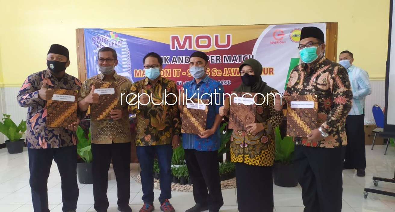 MoU - Ratusan Kepala SMK Swasta se Jawa Timur menggelar kesepakatan bersama (MoU) dengan Maspion IT dalam program MoU Link and Super Match di SMK YPM 8 Sidoarjo JL Raya Sarirogo, Kecamatan/Kabupaten Sidoarjo, Minggu (21/02/2021).