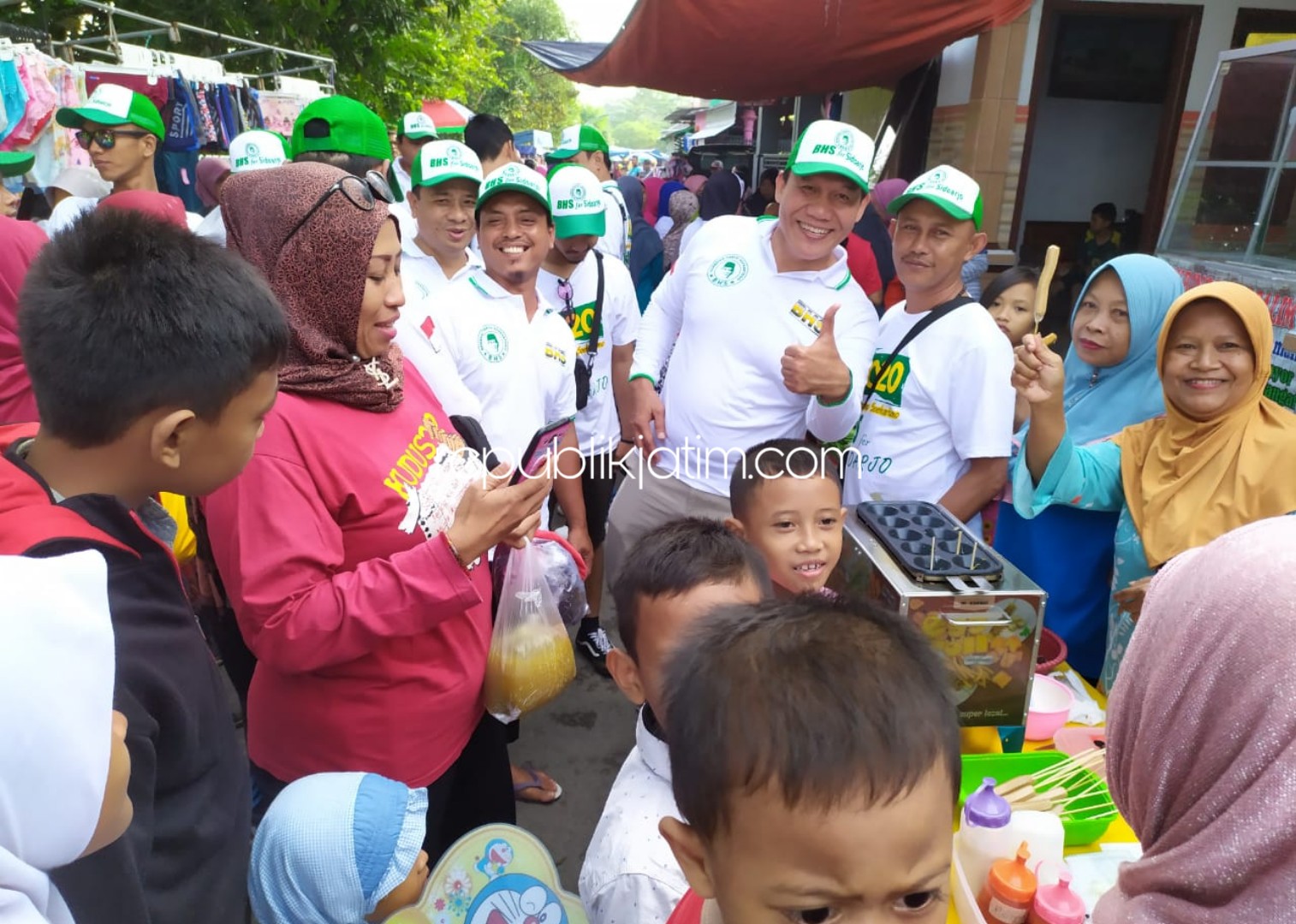 KELUHAN - Bacabup Sidoarjo, Bambang Haryo Soekartono (BHS) sambang dan mendengarkan keluhan warga Desa Sambibulu, Kecamatan Taman, Sidoarjo mulai pinjaman KUR, normalisasi sungai, pembangunan lapangan hingga soal PJU, Minggun(23/02/2020).