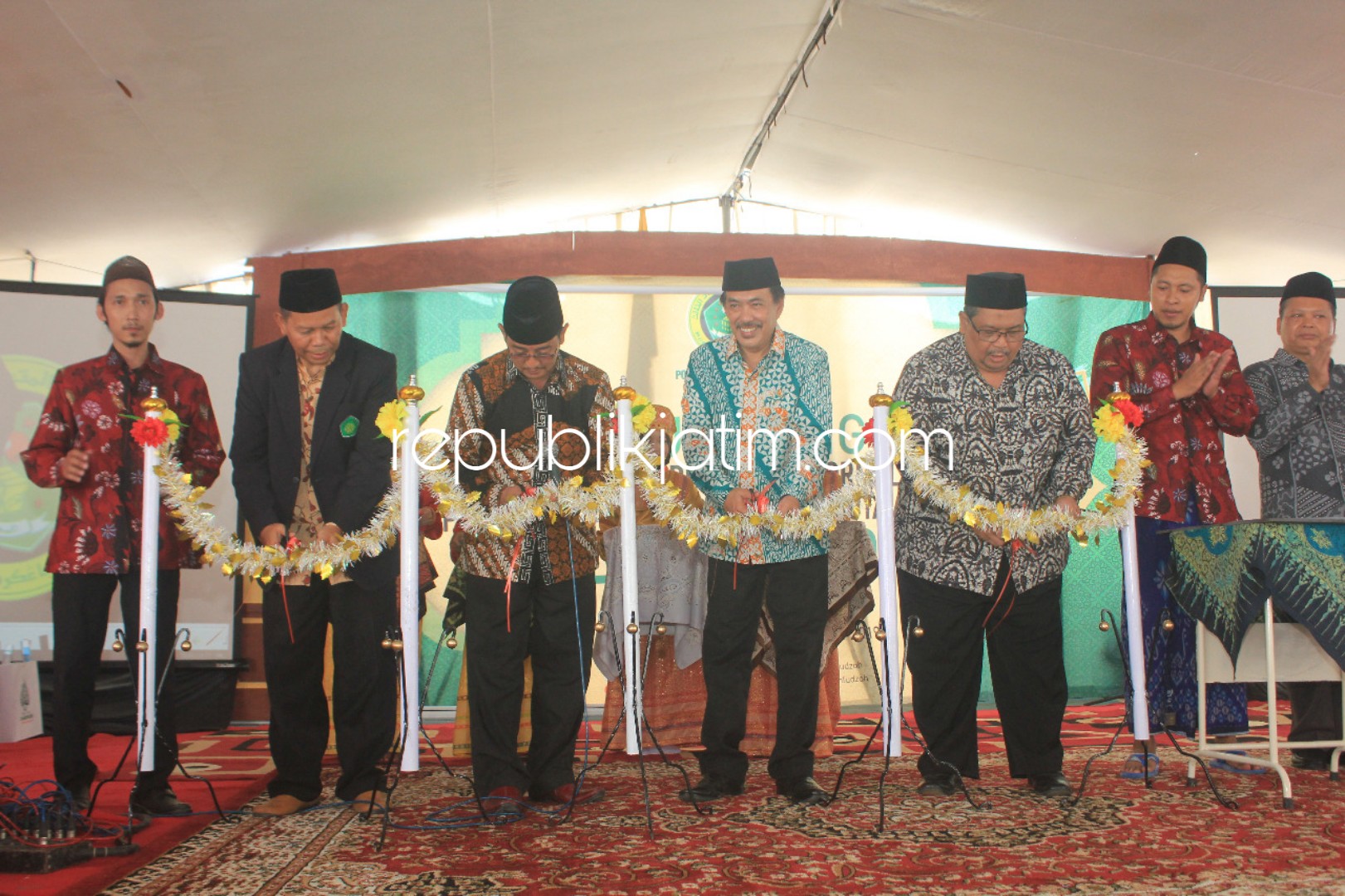 LAUNCHING - Wakil Bupati Sidoarjo, Nur Ahmad Syaifuddin melaunching MTs-MA Al Machfudzoh Desa Kedungcangkring, Kecamatan Jabon, Sidoarjo, Minggu, (24/02/2019).