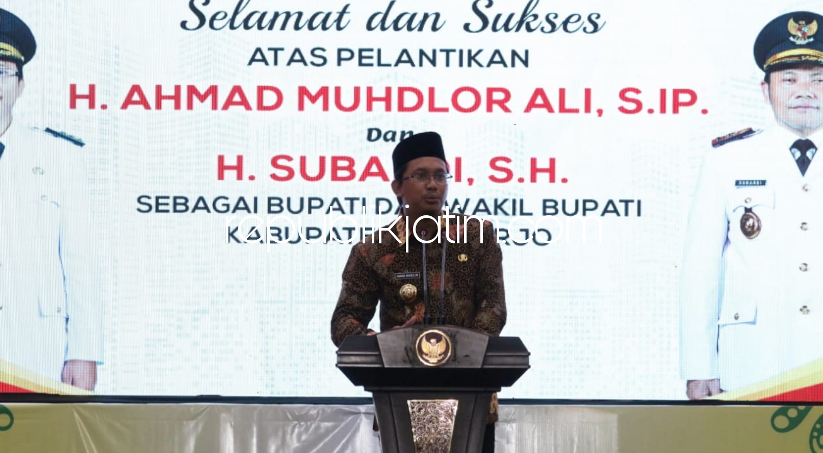 SYUKURAN - Bupati Sidoarjo, Ahmad Muhdlor Ali (Gus Muhdlor) berharap para kyai Sidoarjo selalu mencurahkan doanya untuk kepemimpinanya bersama Subandi saat acara Tasyakuran di Pendopo Delta Wibawa, Sabtu (27/02/2021).