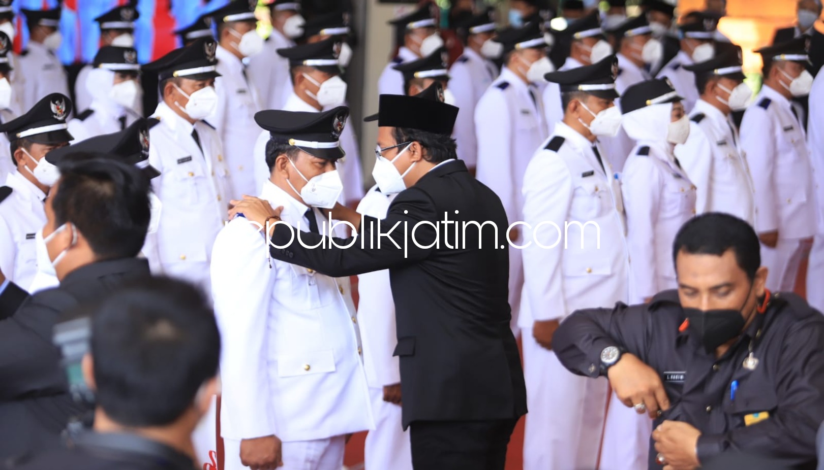LANTIK - Bupati Sidoarjo, Ahmad Muhdlor Ali (Gus Muhdlor) melantik 172 Kepala Desa (Kades) dibagi tiga gelombang di Pendopo Delta Wibawa, Sidoarjo, Rabu (03/03/2021). 