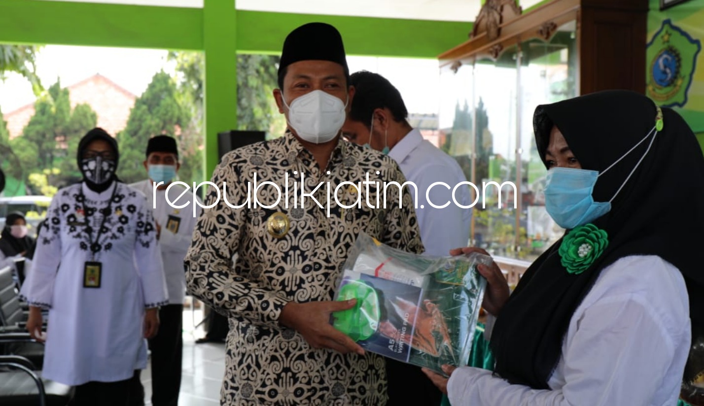 PELATIHAN - Wakil Bupati Sidoarjo, Subandi membuka pelatihan kerja yang diikuti 348 orang dari 19 Desa/Kelurahan yang ada di Kecamatan Porong, Sidoarjo, Jumat (05/03/2021).