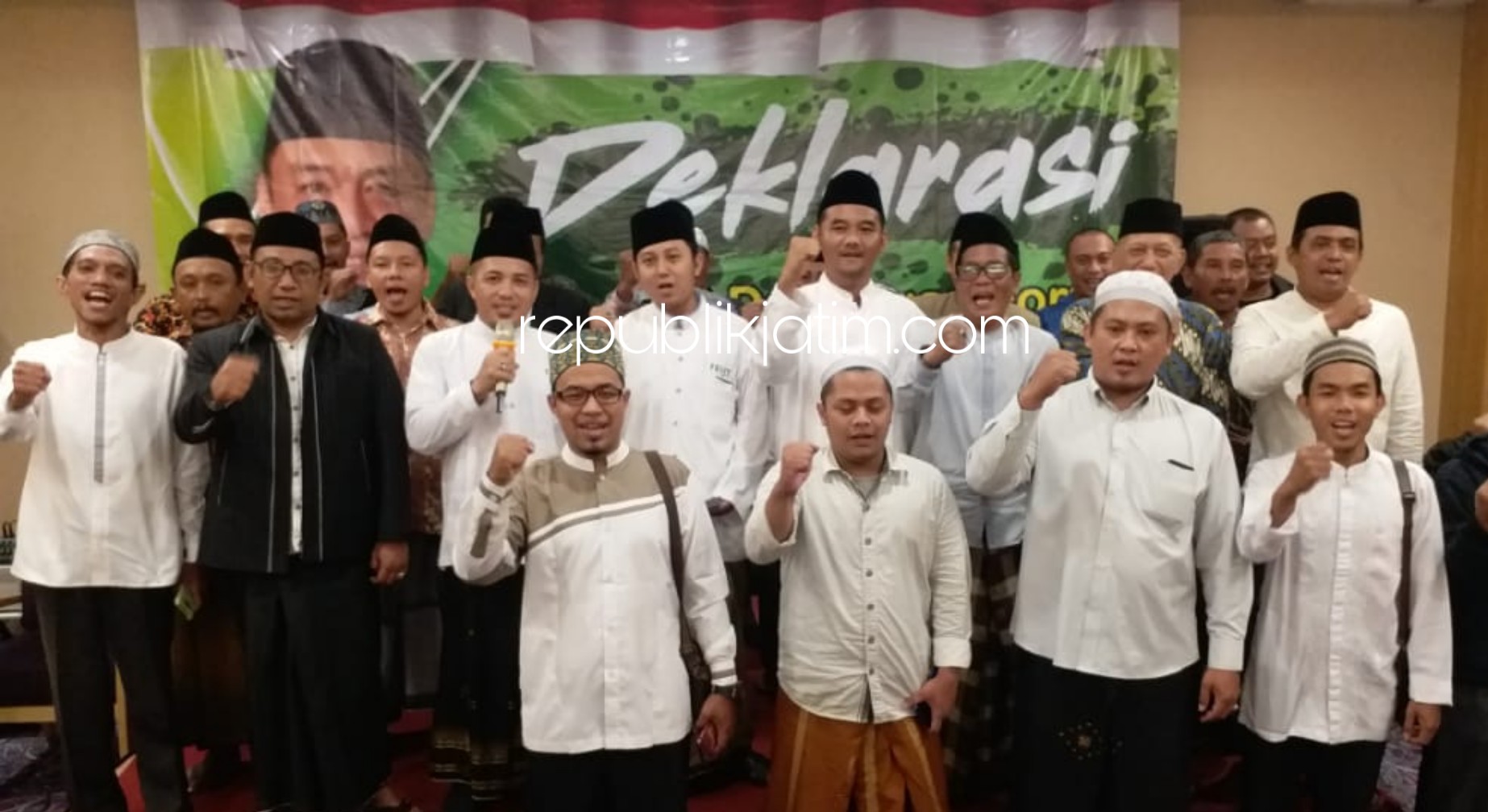 DUKUNGAN - Forum Komunikasi Kiai Kampung (FK3) Korda Sidoarjo mendeklarasikan diri mendukung Bakal Calon Bupati (Bacabup) Sidoarjo 2020, Kelana Aprilianto, Sabtu (07/03/2020) malam.