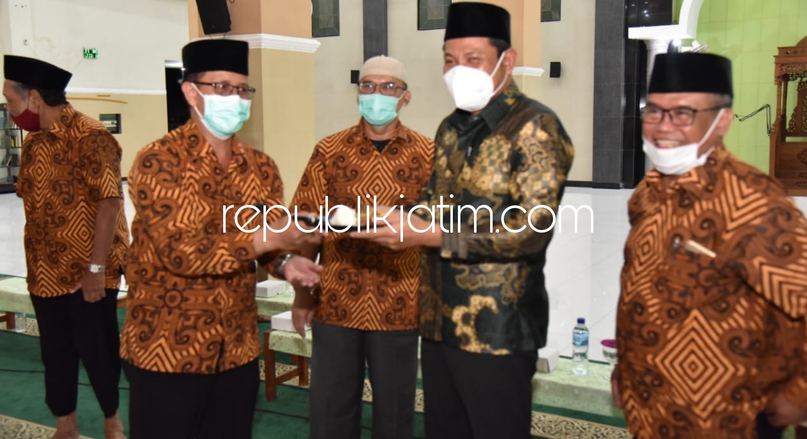 TASYAKURAN - Dewan Pimpinan Daerah Lembaga Dakwah Islam Indonesia (DPD-LDII) Sidoarjo tasyakuran atas terpilihnya Ahmad Muhdlor Ali (Gus Muhdlor) dan Subandi sebagai Bupati dan Wabup di Masjid Al Amin Sungon, Desa Suko, Sidoarjo, Minggu (07/03/2021).