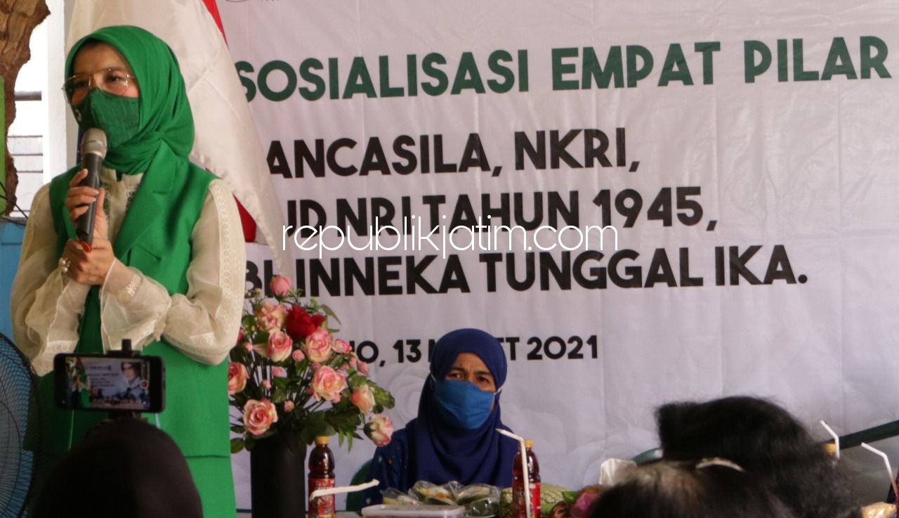SOSIALISASI - Anggota Komisi IX DPR RI, Arzeti Bilbina menggelar sosialisasi 4 pilar kebangsaan di Waru, Sidoarjo, Sabtu (13/03/2021).