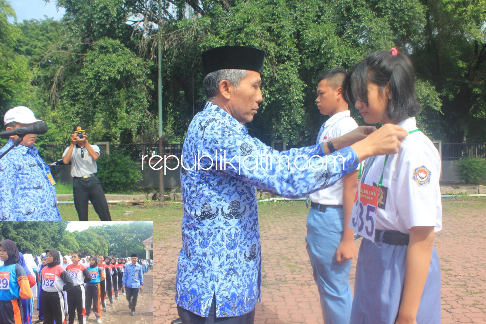 APEL - Sekda Sidoarjo, Achmad Zaini memimpin apel Seleksi Paskibra di halaman gedung Tenis Indoor GOR Sidoarjo, Senin (18/03/2019).