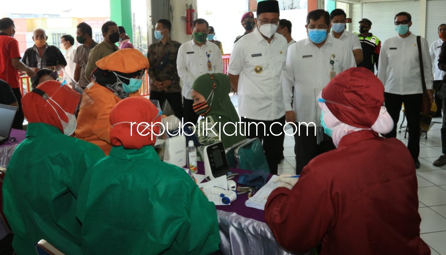VAKSIN - Vaksin untuk pedagang pasar di Sidoarjo baru terealisasi untuk 320 pedagang dari jumlah total 18.000 pedagang pasar se Sidoarjo. 