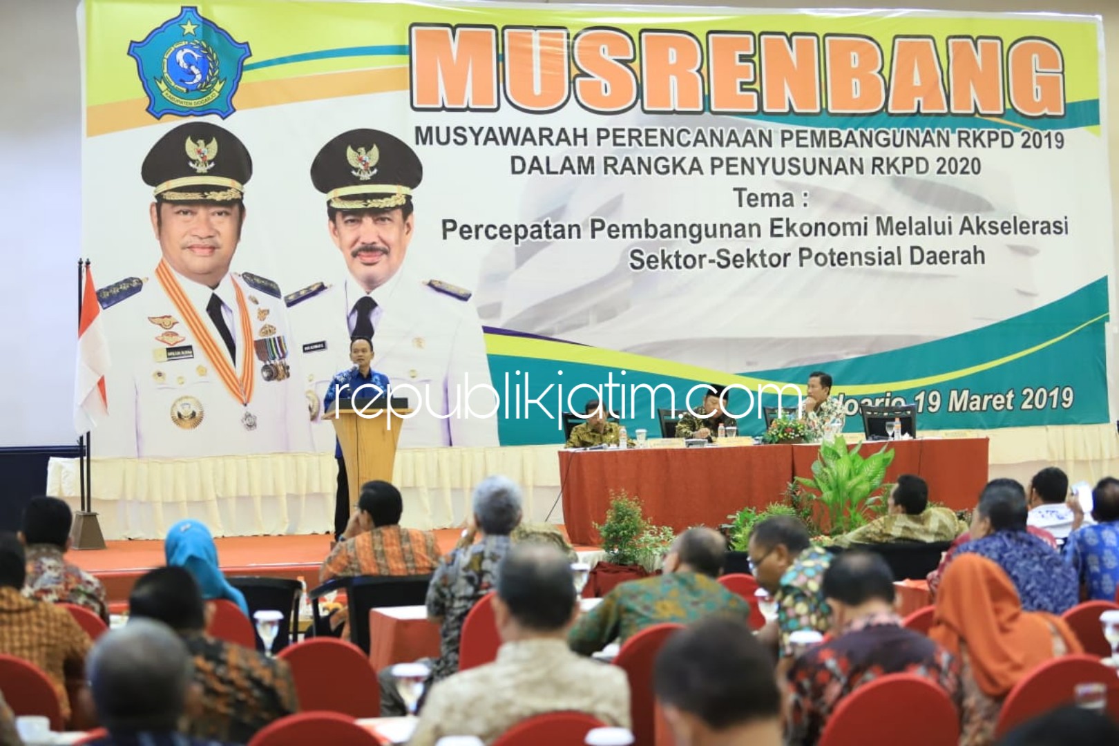 MUSRENBANG - Bupati Sidoarjo, Saiful Ilah bersama Ketua DPRD Sidoarjo, Sullamul Hadi Nurmawan memimpin Musrenbang RKPD 2019 yang digelar di Suncity Hotel Sidoarjo, Selasa (19/03/2019).