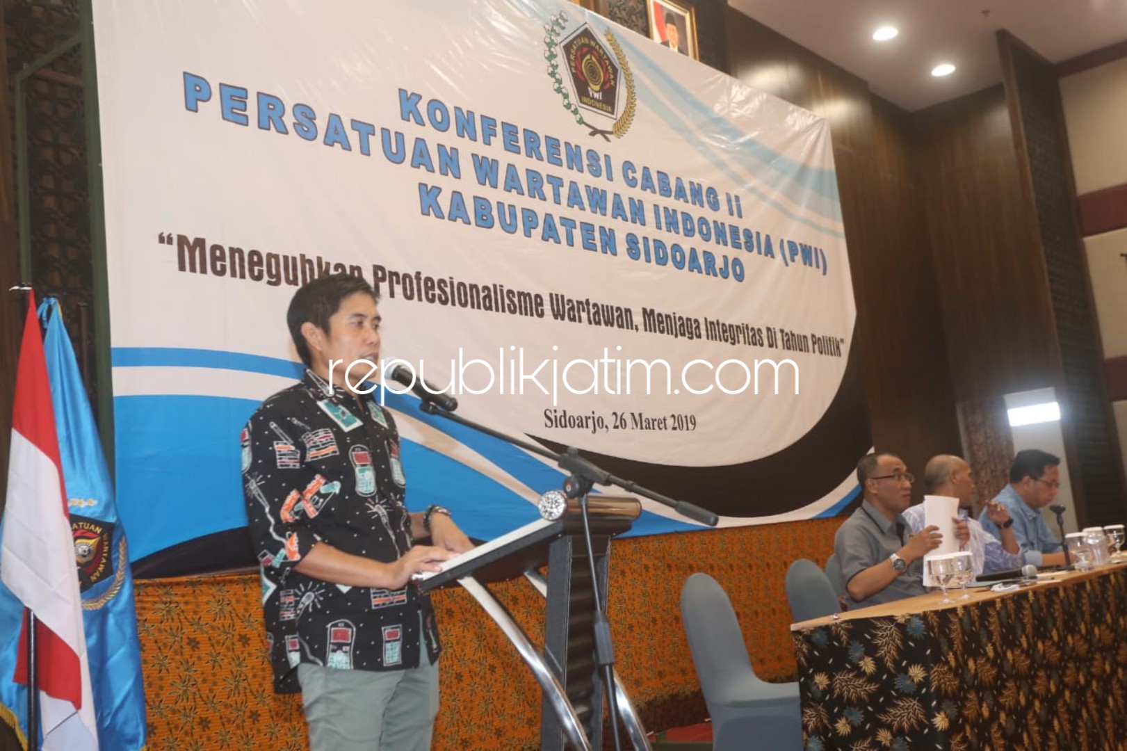 TERPILIH - Abdul Rouf kembali terpilih menjadi Ketua PWI Sidoarjo periode 2019 -2022 dalam Konfercab yang digelar di Hall Favehotel Sidoarjo, Selasa (26/03/2019).