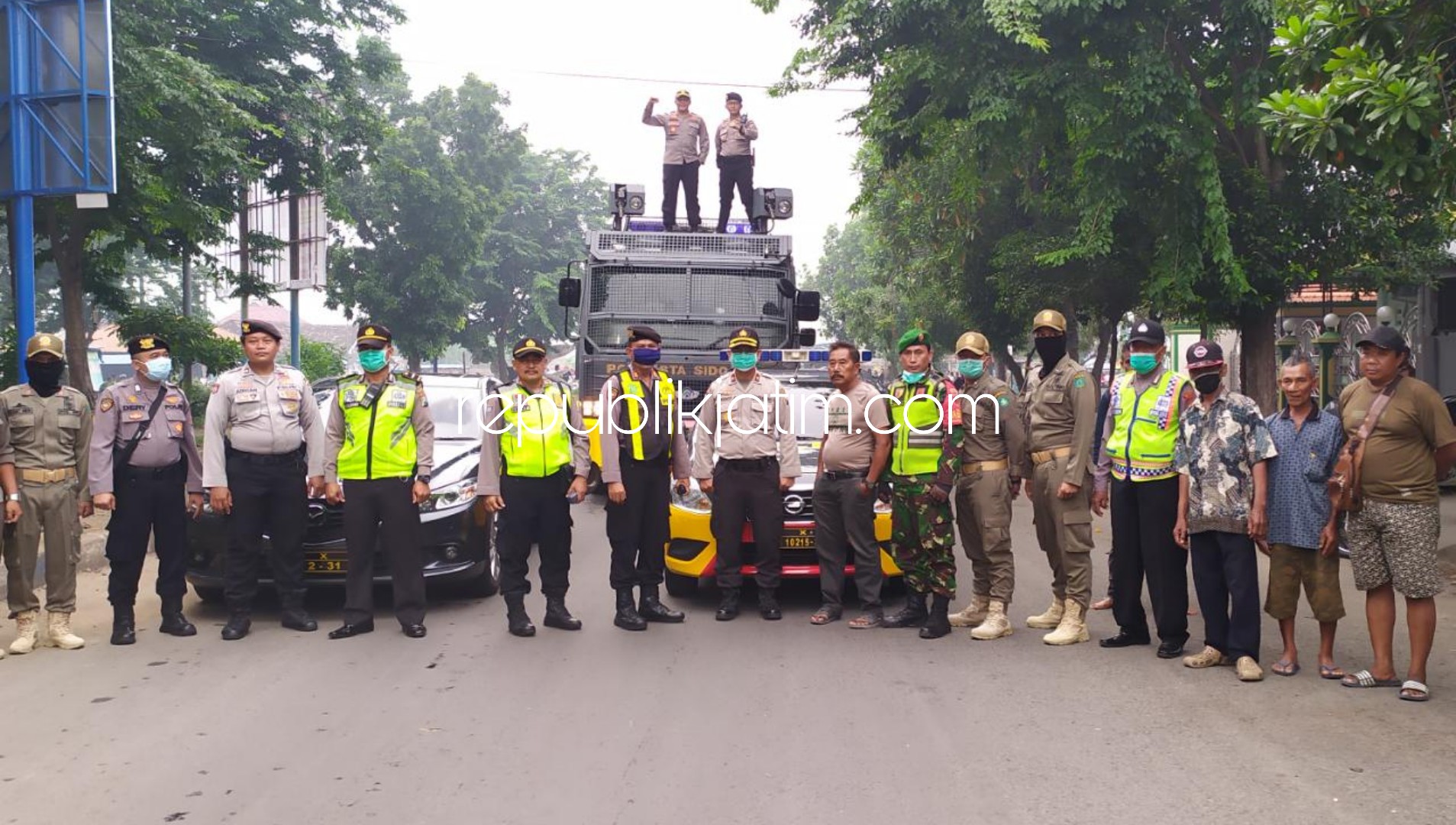 STERIL - Kawasan Gading Fajar yang biasa digunakan ratusan PKL menjajahkan barang dagangannya hingga Taman Pinang Indah (TPI) Sidoarjo steril karena diterapkan physical distancing, Minggu (29/03/2020).
