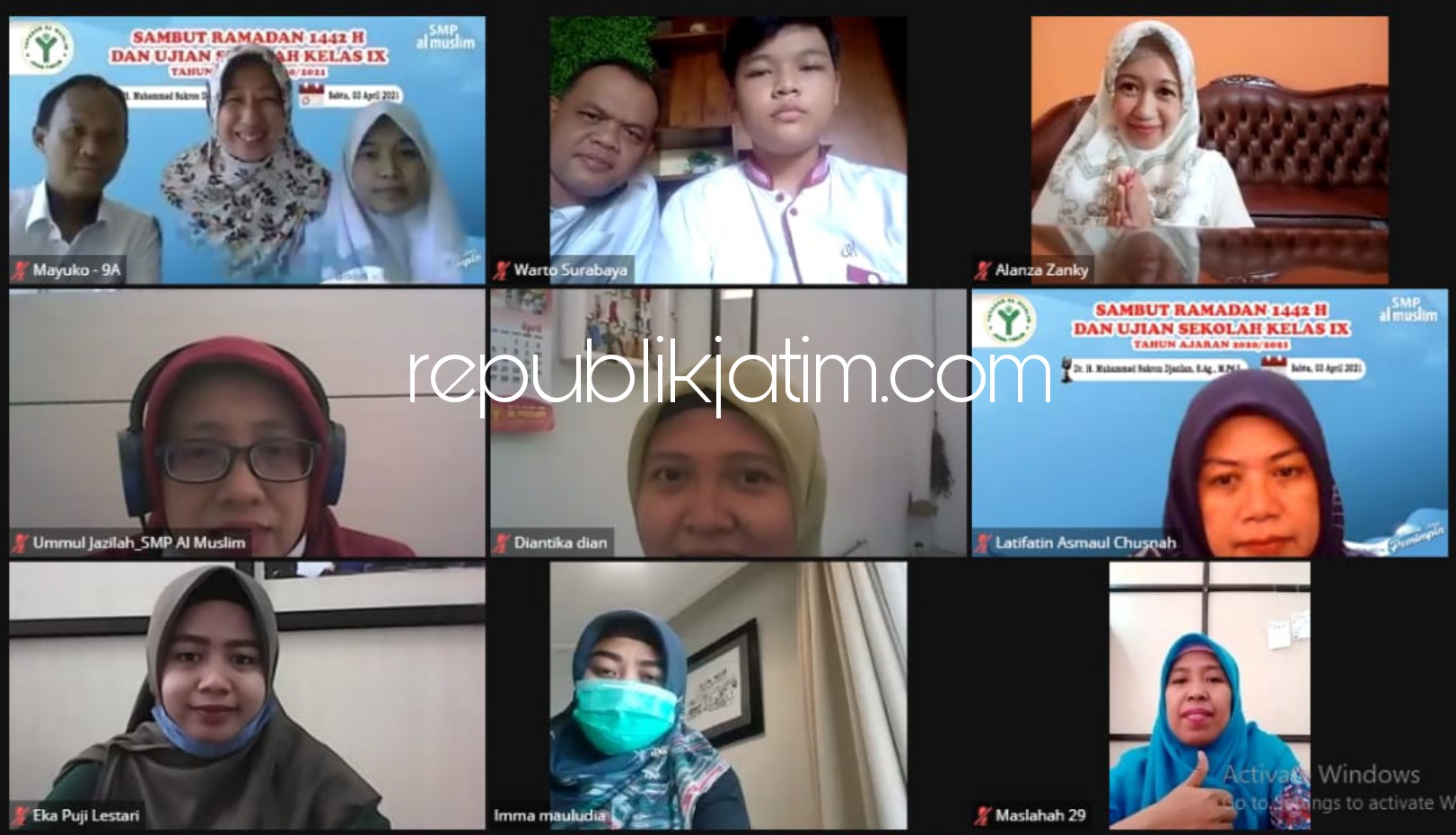 DOA BERSAMA - Seluruh siswa-siswi SMP Kelas IX mengikuti motivasi dan doa bersama yang diikuti orang tua/ (wali murid) melalui zoom meet dengan tujuan mendoakan siswa SMP kelas IX yang akan menjalani Ujian Sekolah, Sabtu (03/04/2021).