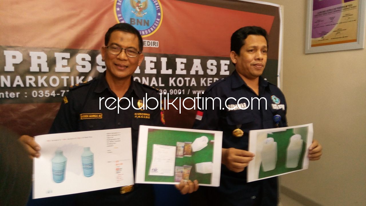 PAKET MENCURIGAKAN - BNN Kota Kediri menyelidiki paket mencurigakan kiriman dari Cina untuk warga Kediri, Selasa (03/04/2018).