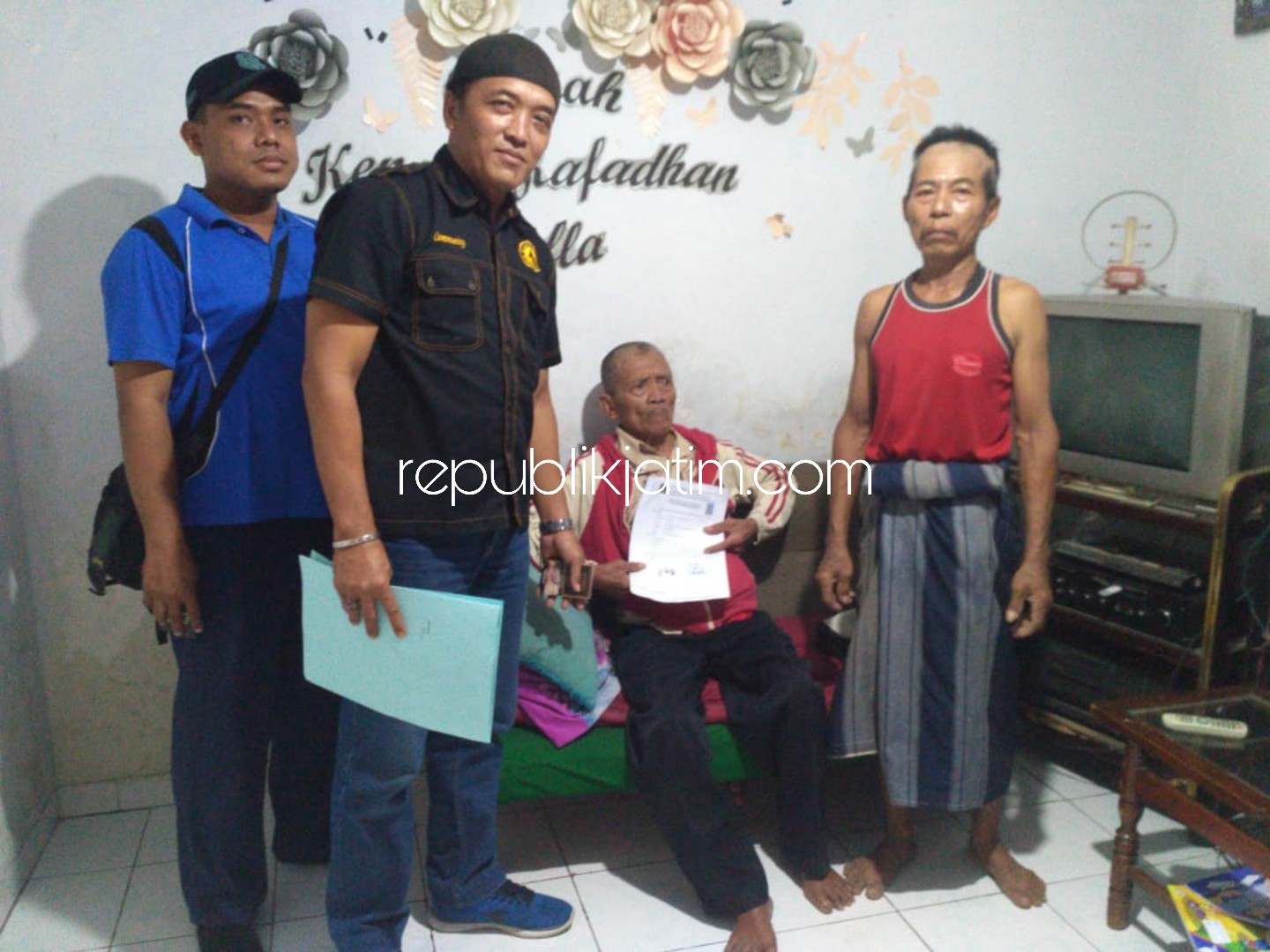 BEBAS - Sebanyak 61 Warga Binaan Pemasyarakatan (WBP) Lapas Kelas I Surabaya di Porong, Sidoarjo bebas mendapat program asimilasi, Jumat (03/04/2020).