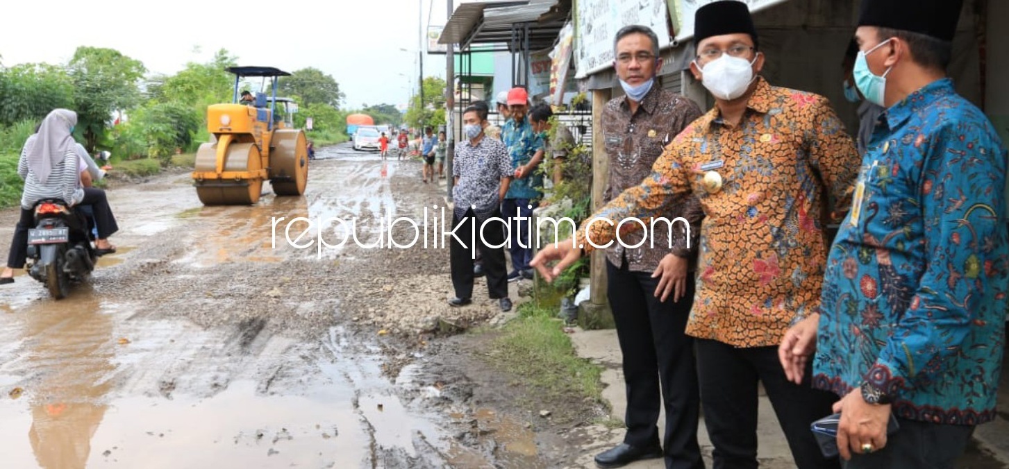 BETON - JL Raya Becirongengor, Kecamatan Wonoayu, Sidoarjo yang sempat dicek Bupati Sidoarjo, Ahmad Muhdlor Ali (Gus Muhdlor) menjadi salah satu jalan yang bakal di rabat beton dalam perbaikannya mulai Mei 2021 mendatang.