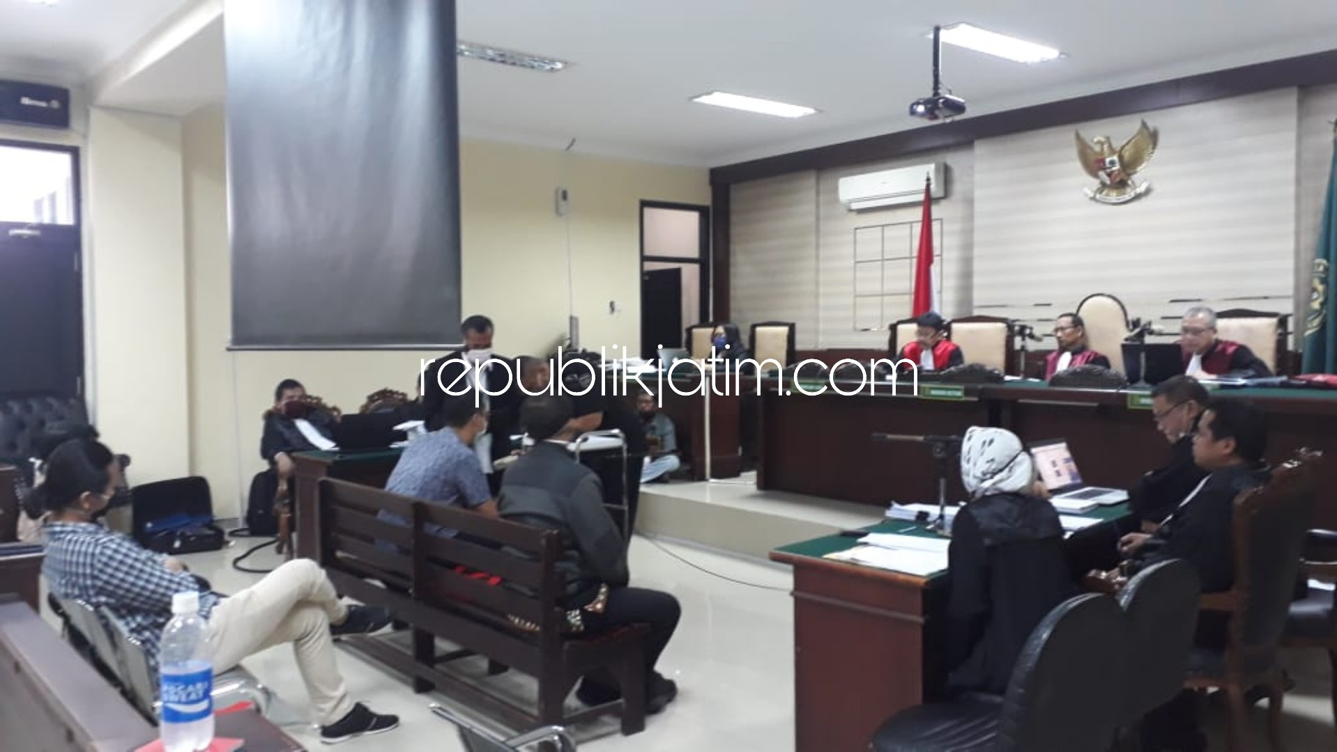 PEMERIKSAAN SAKSI - Jaksa Penuntut Umum (JPU) KPK menghadirkan saksi seorang rekanan dan 3 Pokja ULP Pemkab Sidoarjo dalam sidang kesaksian di Pengadilan Tipikor Jawa Timur Juanda, Sidoarjo, Senin (06/04/2020).